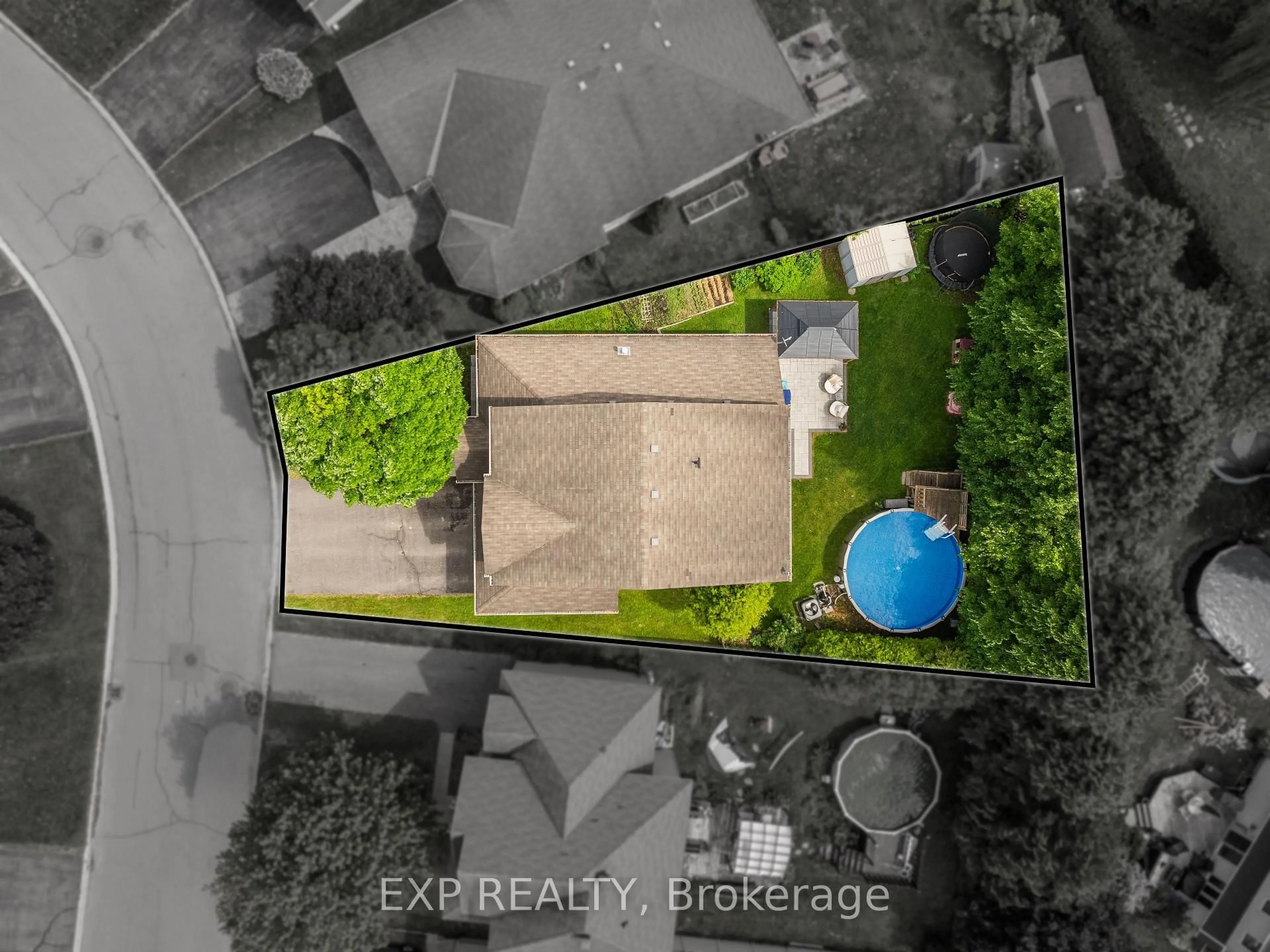 A pic from outside/outdoor area/front of a property/back of a property/a pic from drone, city buildings view from balcony for 64 Radisson Dr, Russell Ontario K0A 1W0