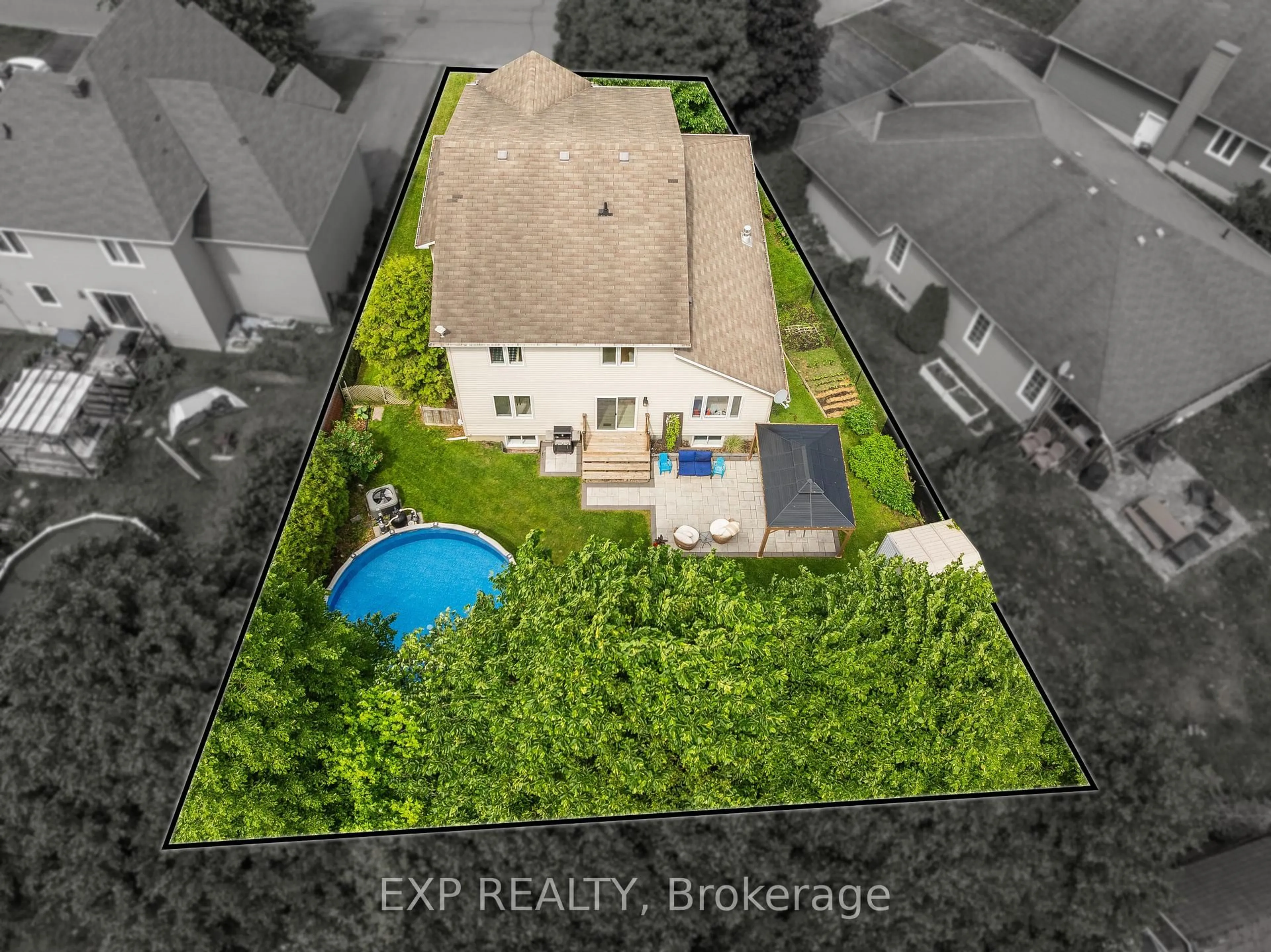 A pic from outside/outdoor area/front of a property/back of a property/a pic from drone, unknown for 64 Radisson Dr, Russell Ontario K0A 1W0
