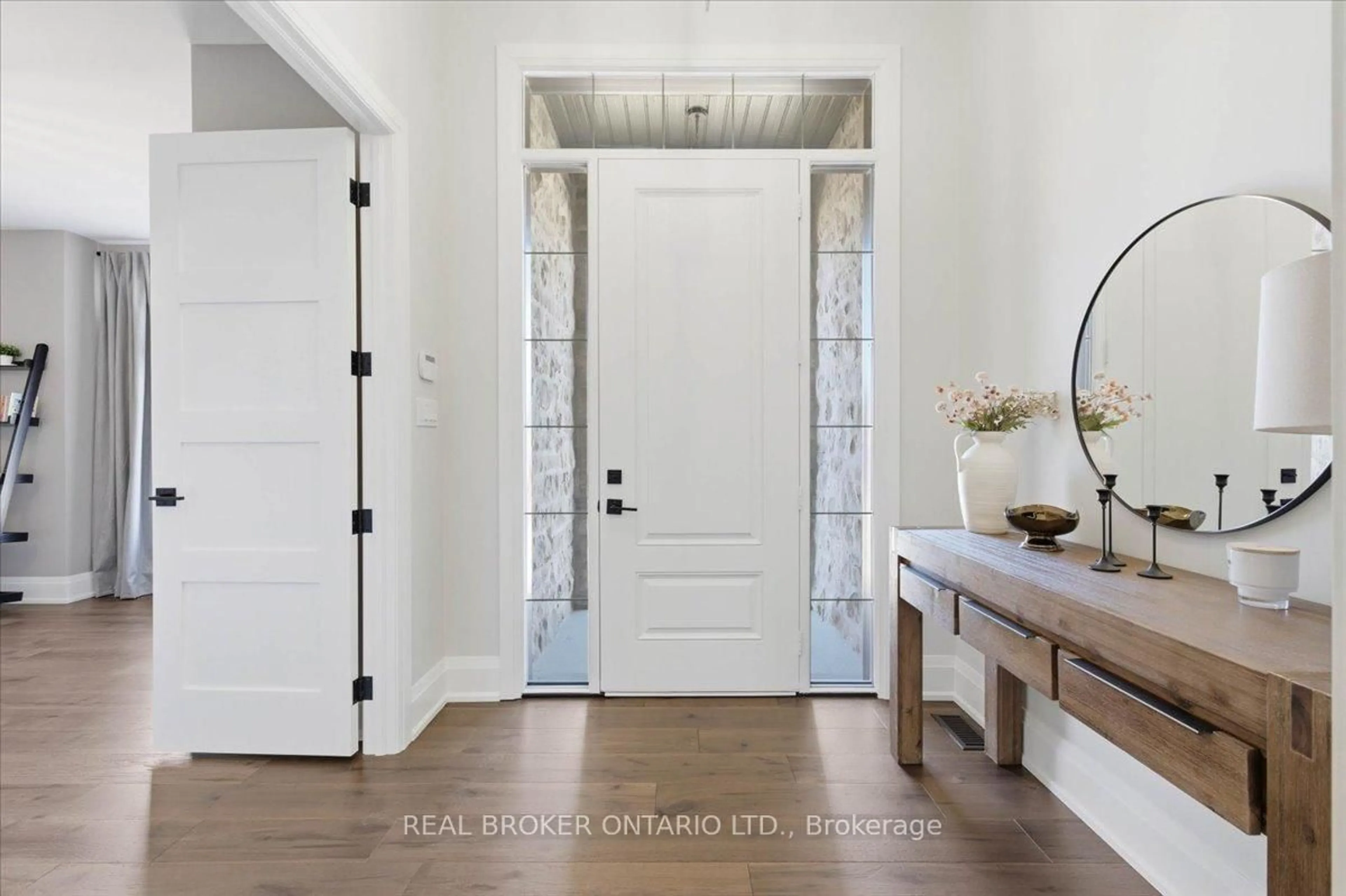 Indoor entryway for 15 LANGTON Dr, Kitchener Ontario N2P 2X9