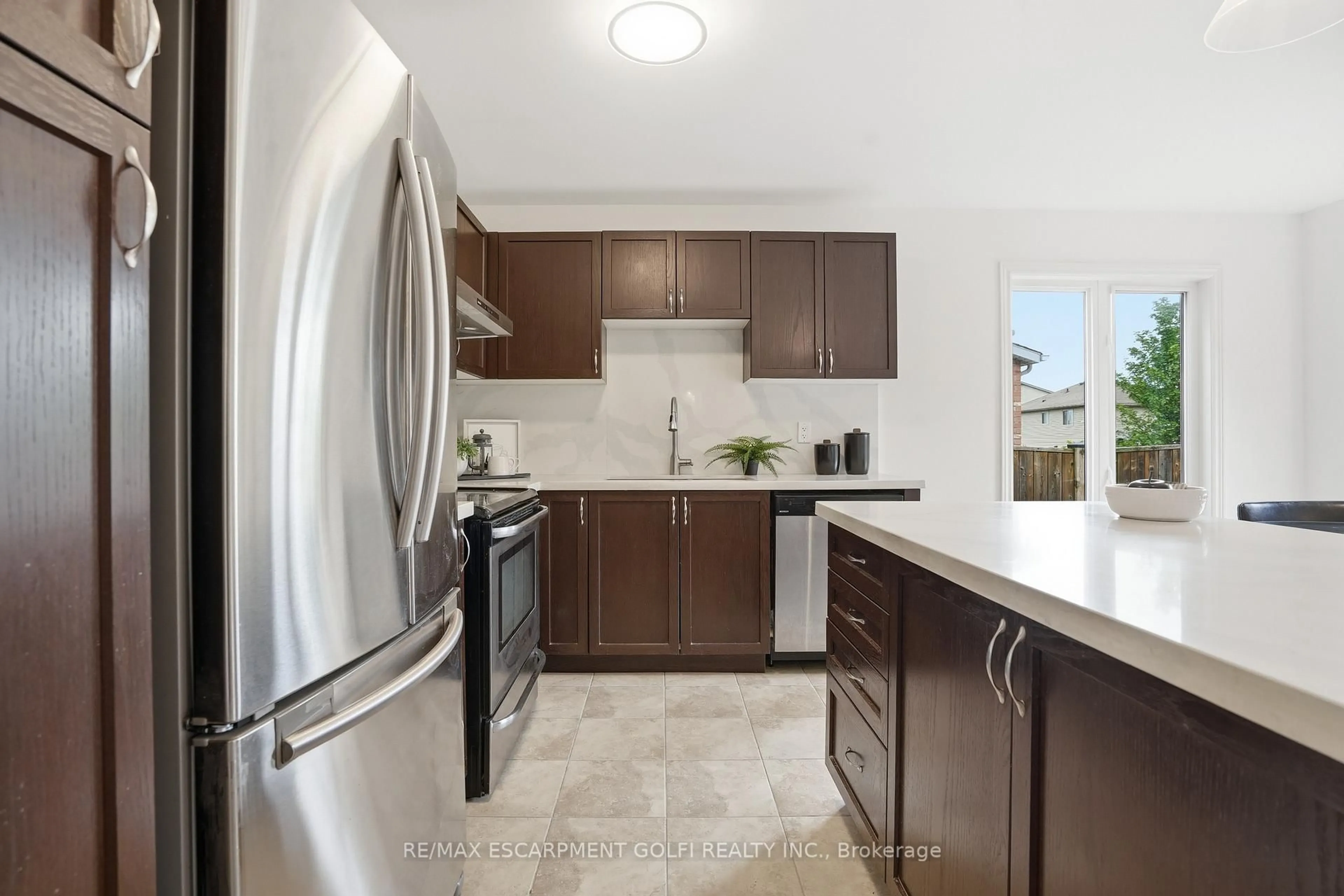 Standard kitchen, ceramic/tile floor for 6414 Dilalla Cres, Niagara Falls Ontario L2H 0C9