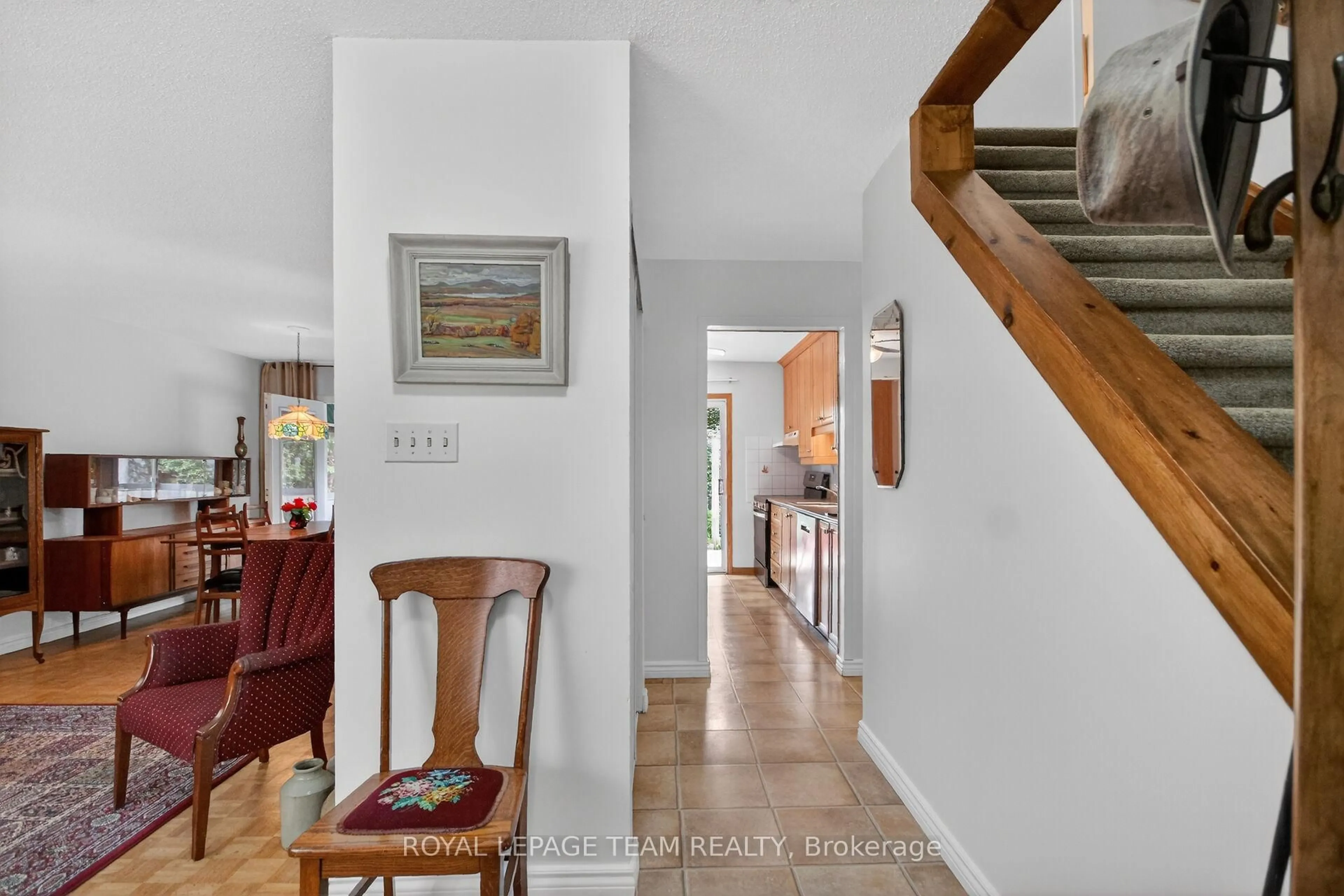 Indoor entryway for 71 Dallaire Cres, Richmond Ontario K0A 2Z0