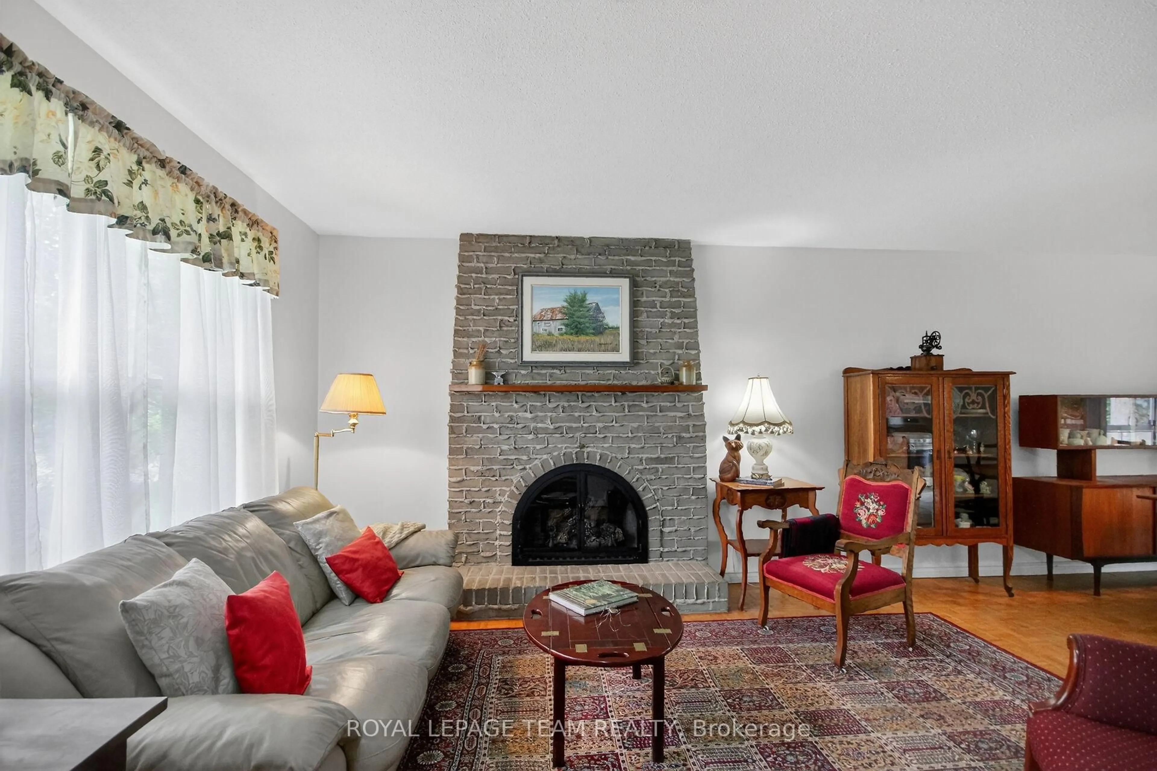 Living room with furniture, unknown for 71 Dallaire Cres, Richmond Ontario K0A 2Z0