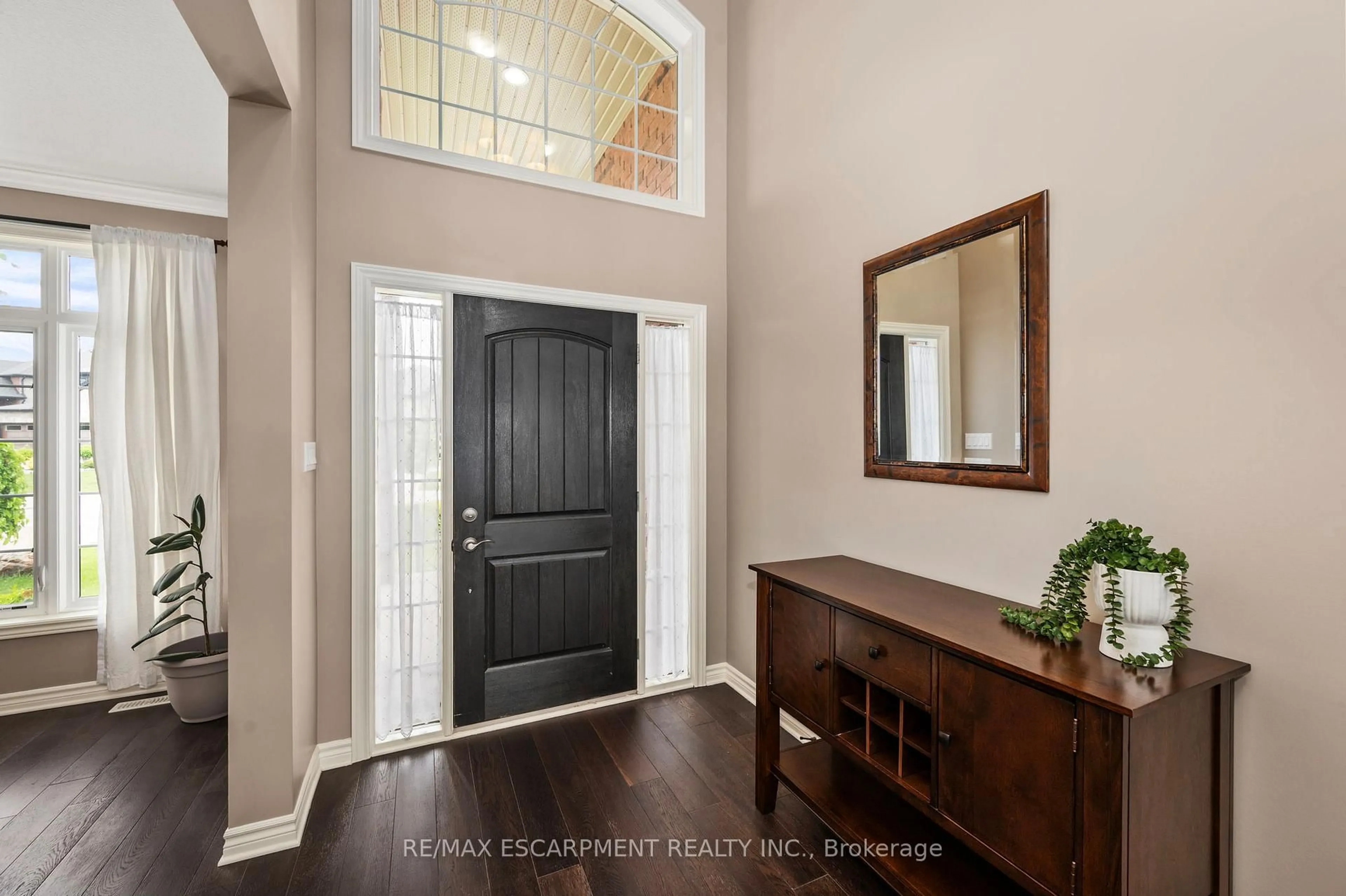 Indoor entryway for 1863 Ballymote Ave, London North Ontario N5X 0J3
