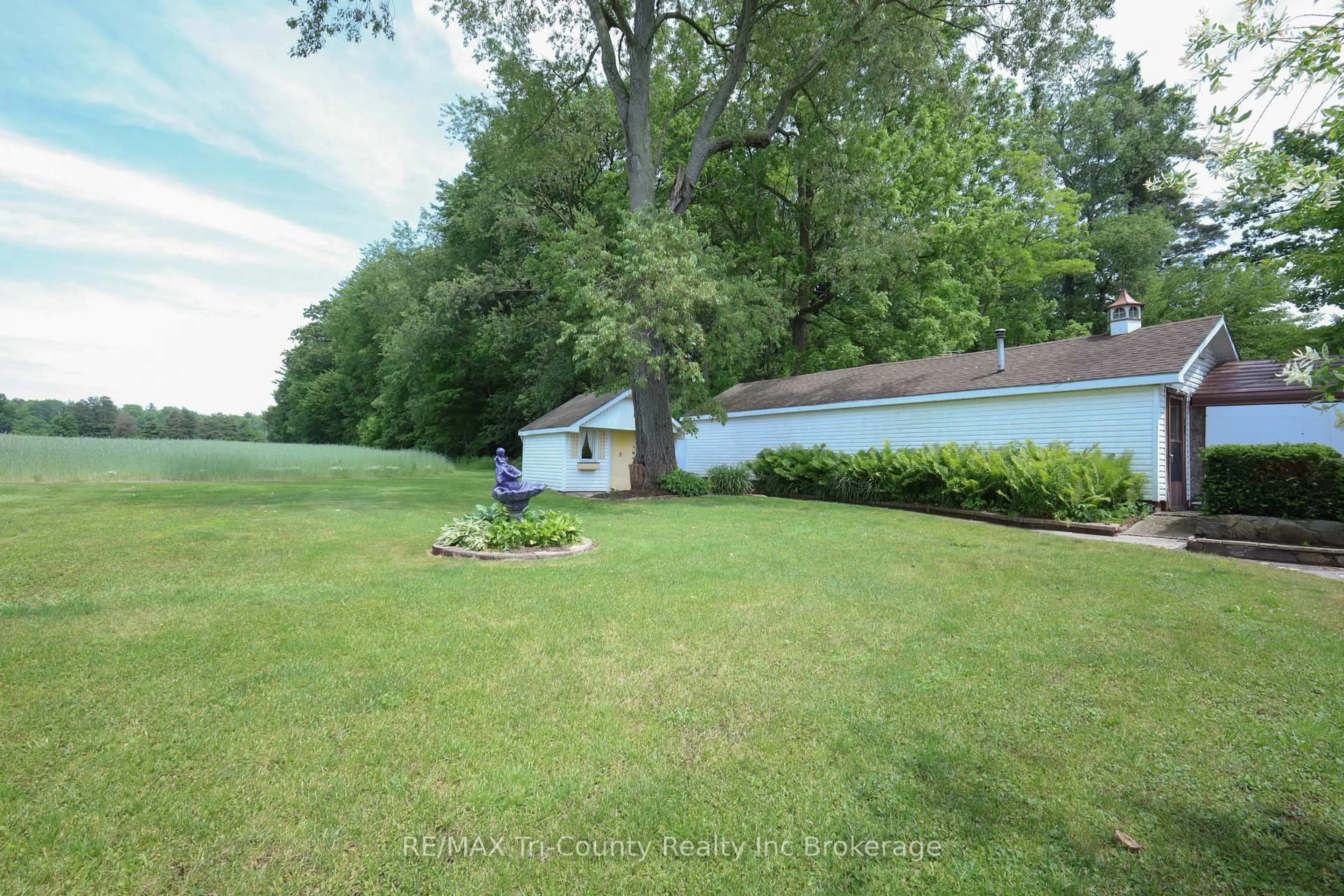 A pic from outside/outdoor area/front of a property/back of a property/a pic from drone, unknown for 1360 Turkey Point Rd, Norfolk Ontario N3Y 4X1