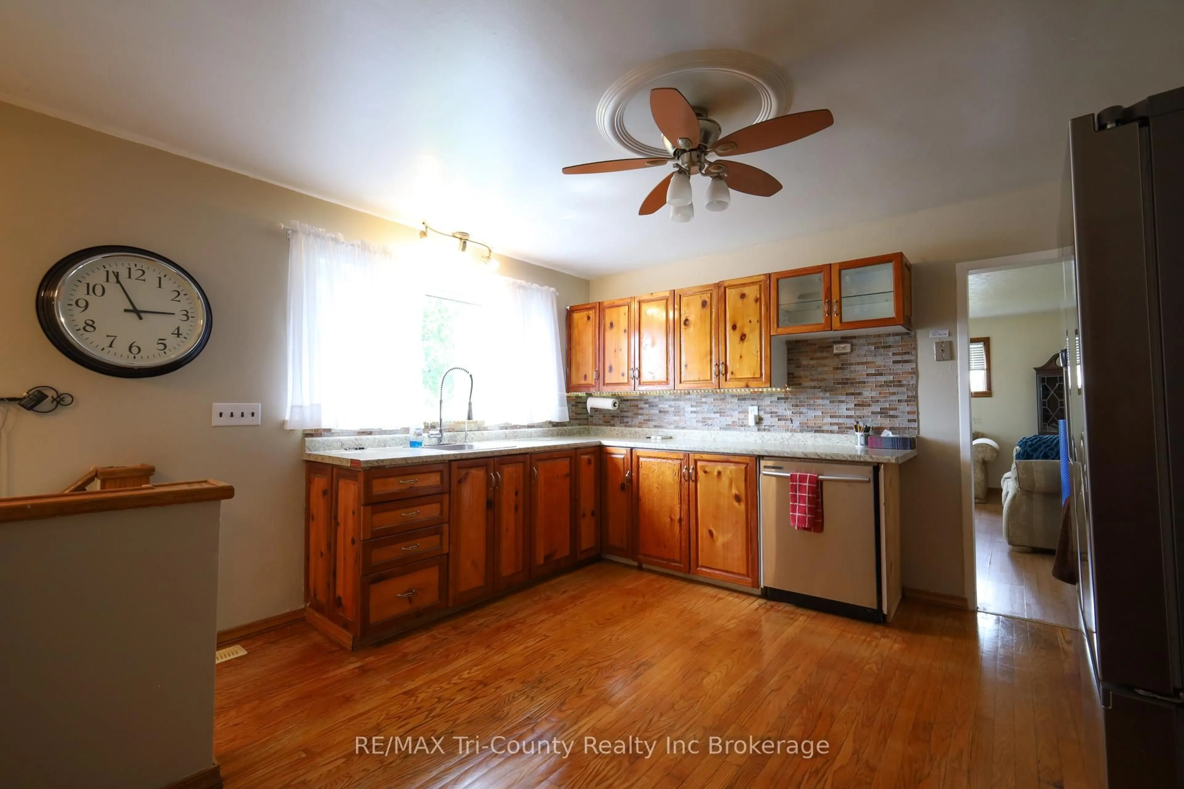 Standard kitchen, unknown for 1360 Turkey Point Rd, Norfolk Ontario N3Y 4X1