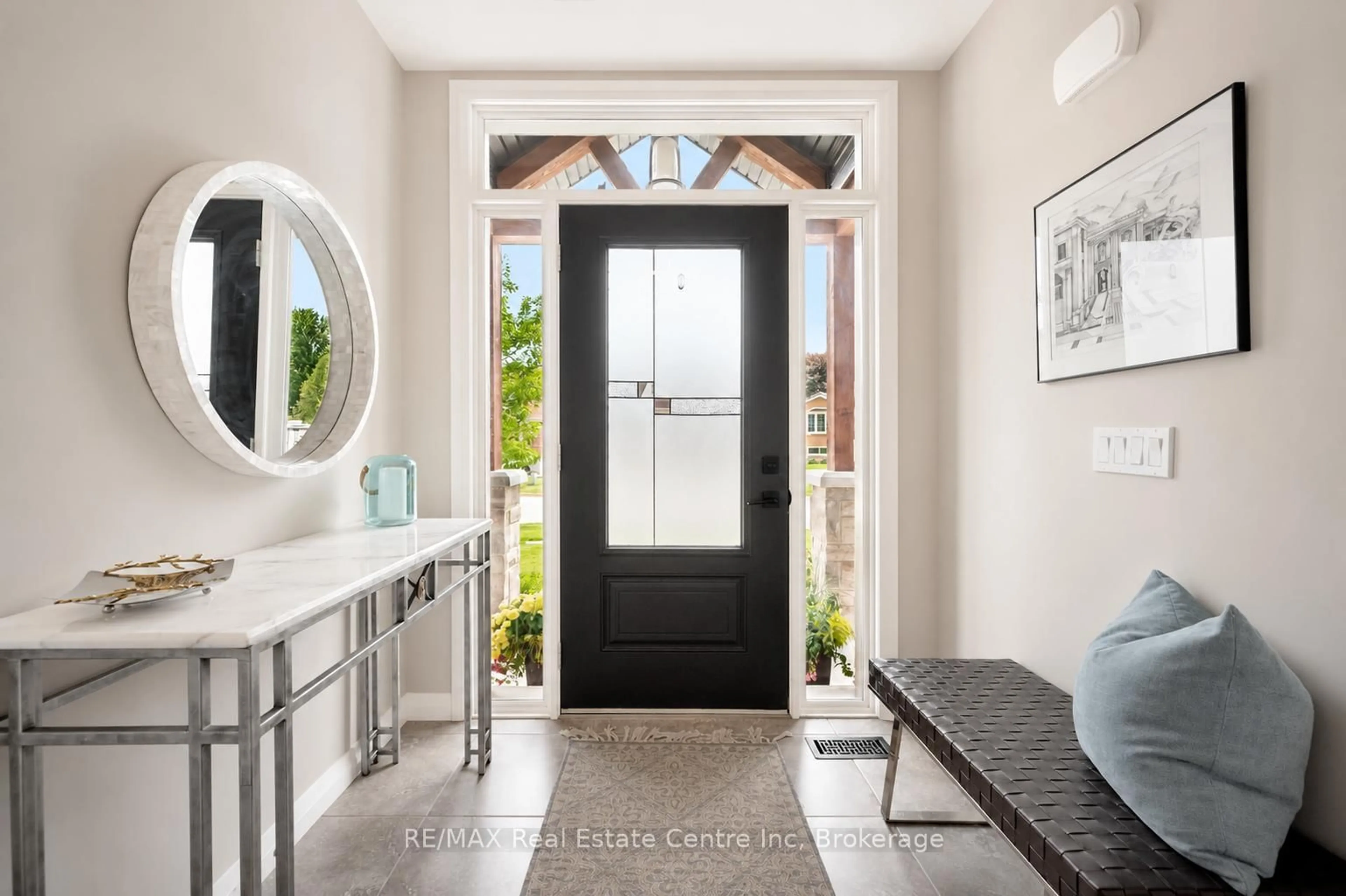 Indoor entryway for 10 Craighead Dr, Centre Wellington Ontario N1M 2Z2