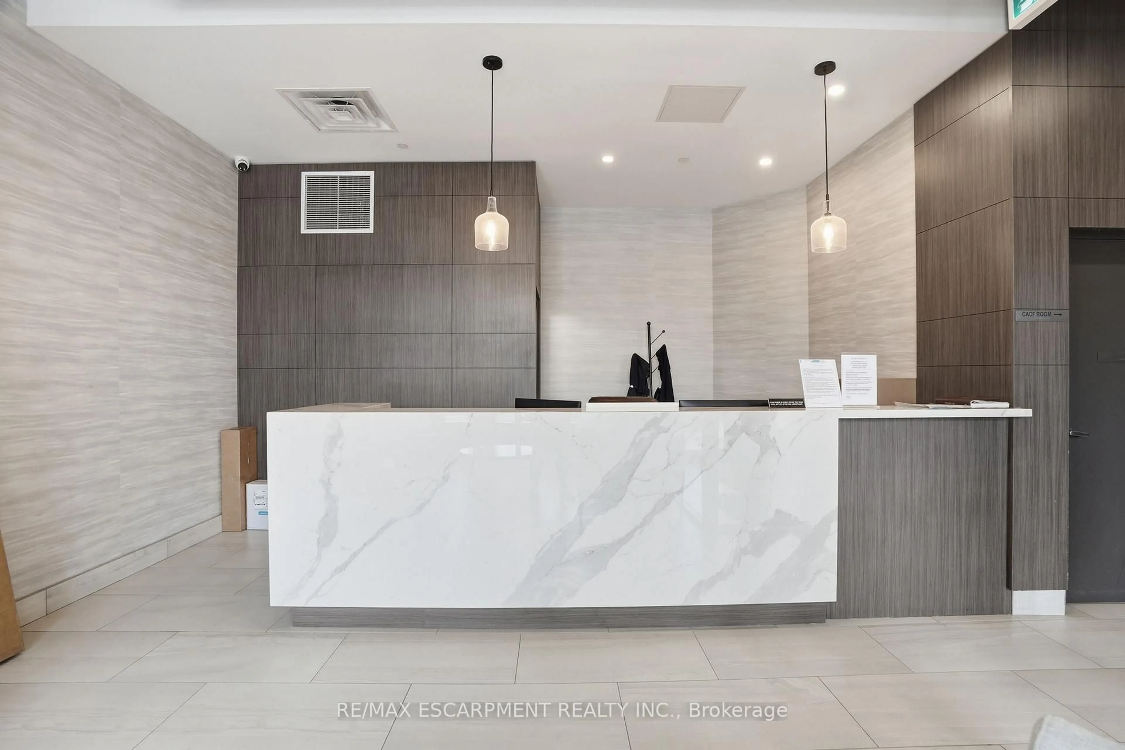 Lobby for 550 North Service Rd #1201, Grimsby Ontario L3M 0H9