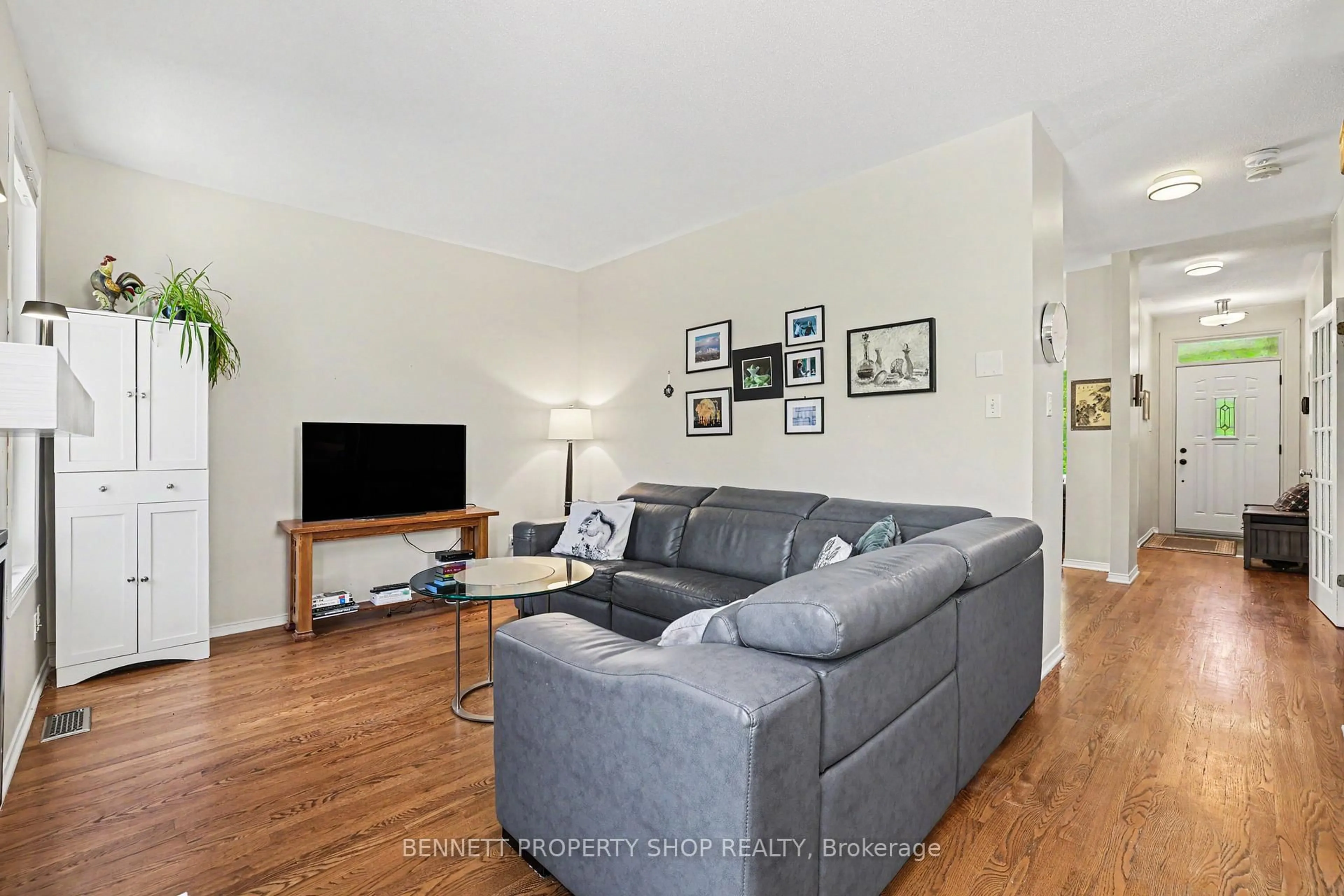 Living room with furniture, unknown for 60 Apple Creek Cres, Ottawa Ontario K2M 2M5