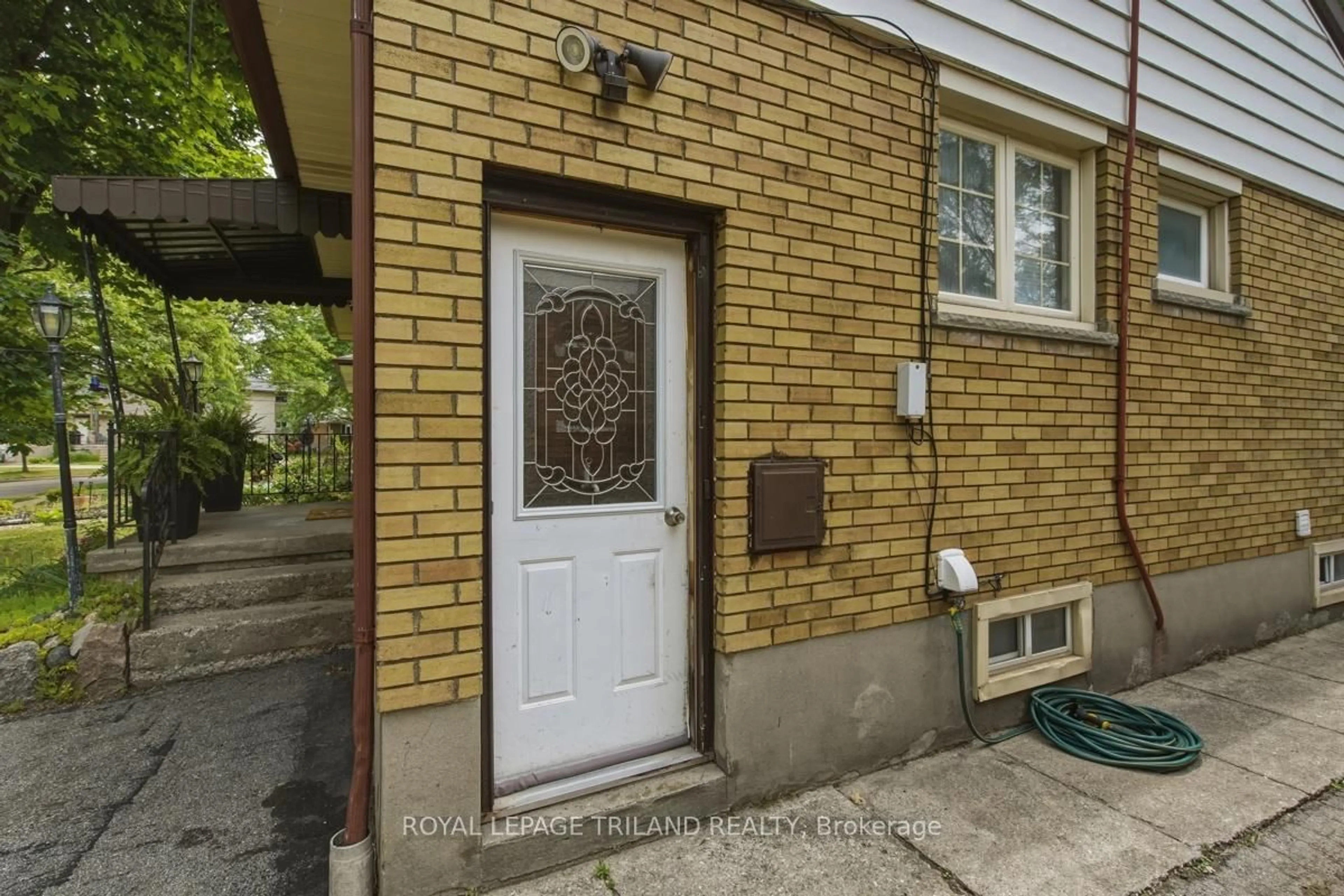 Indoor entryway for 1505 McLarenwood Terr, London East Ontario N5W 1X8