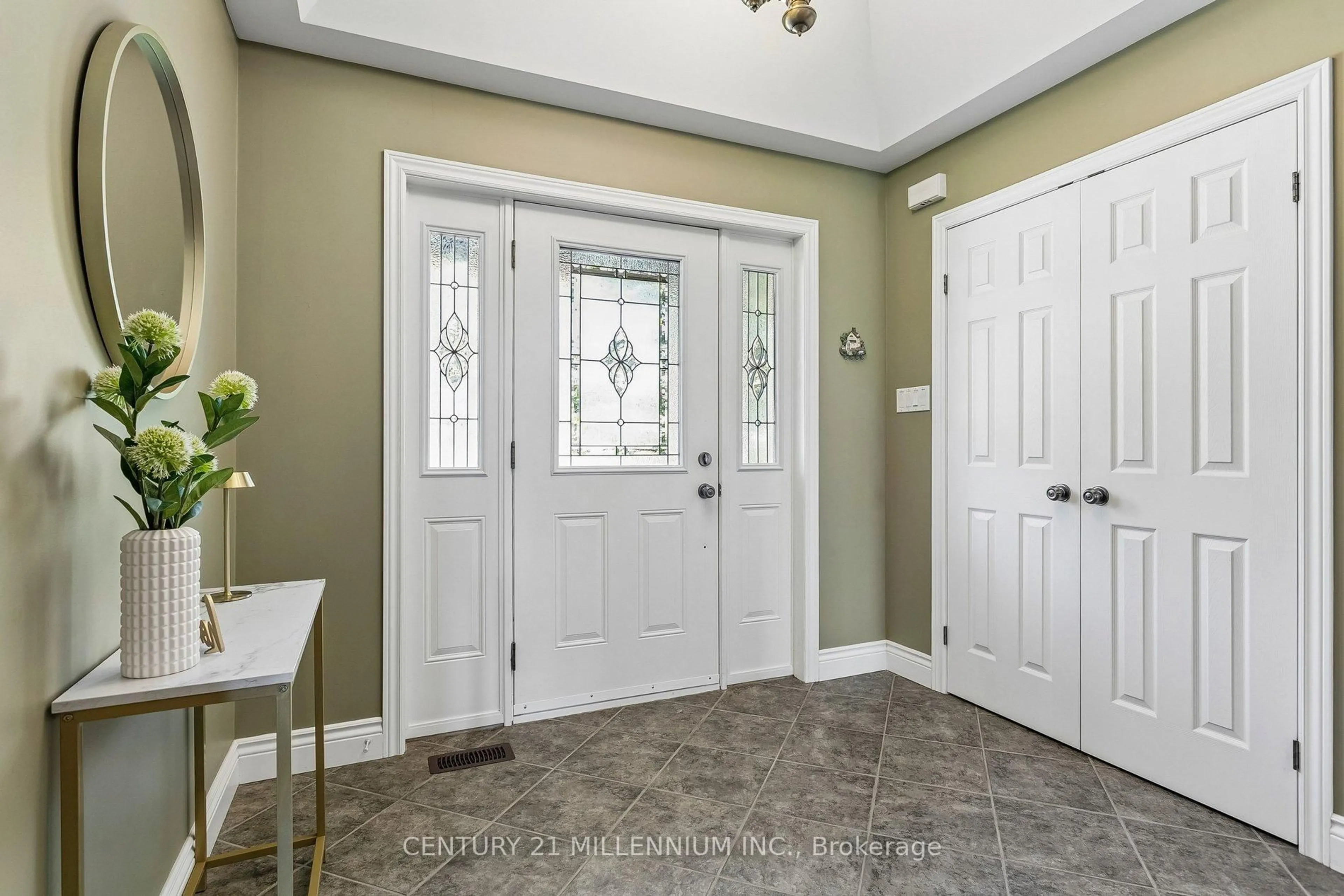 Indoor entryway for 993236 Mono-Adjala Townline, Mono Ontario L9W 6H3