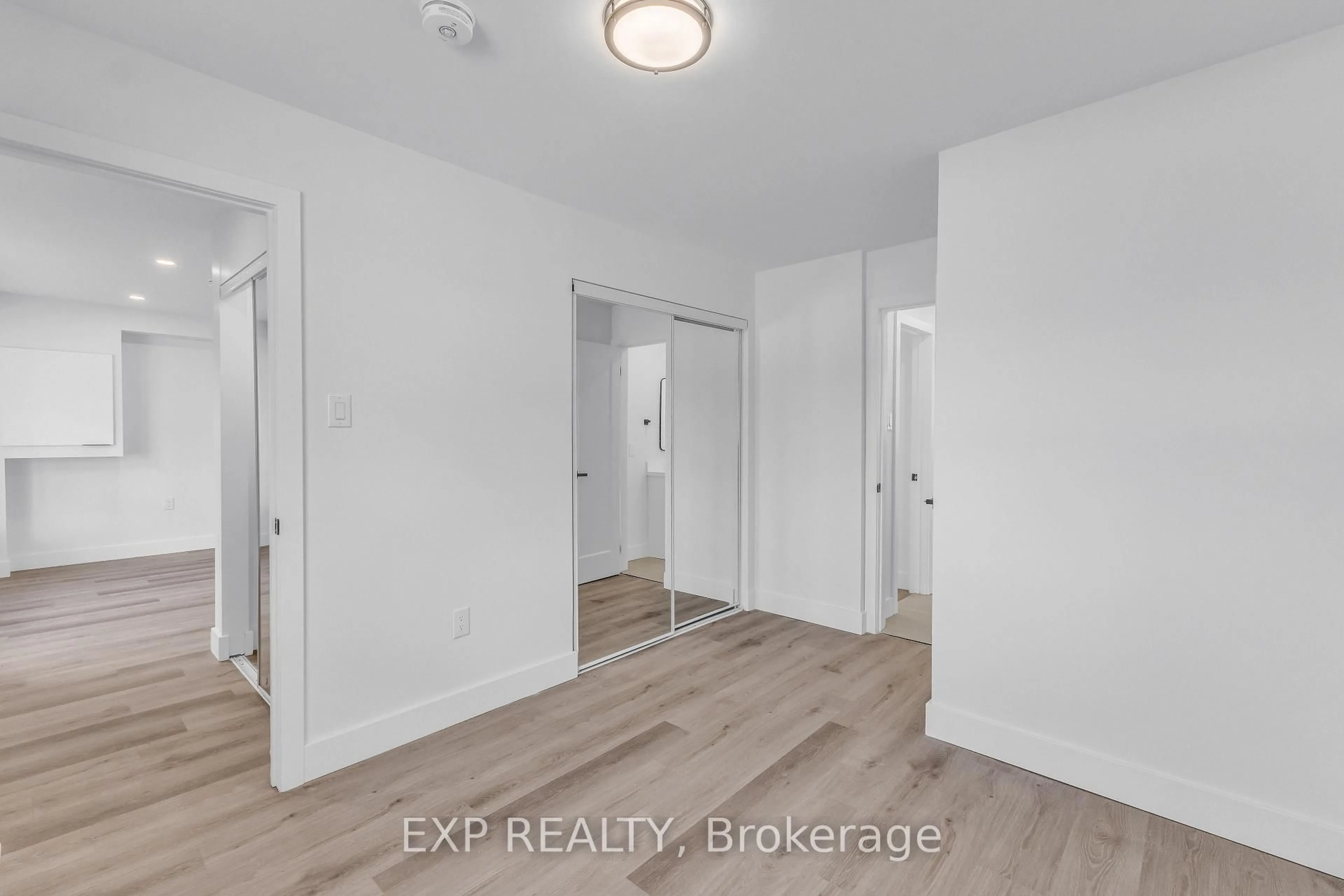 A pic of a room for 113 Green Rd, Hamilton Ontario L8G 3W9