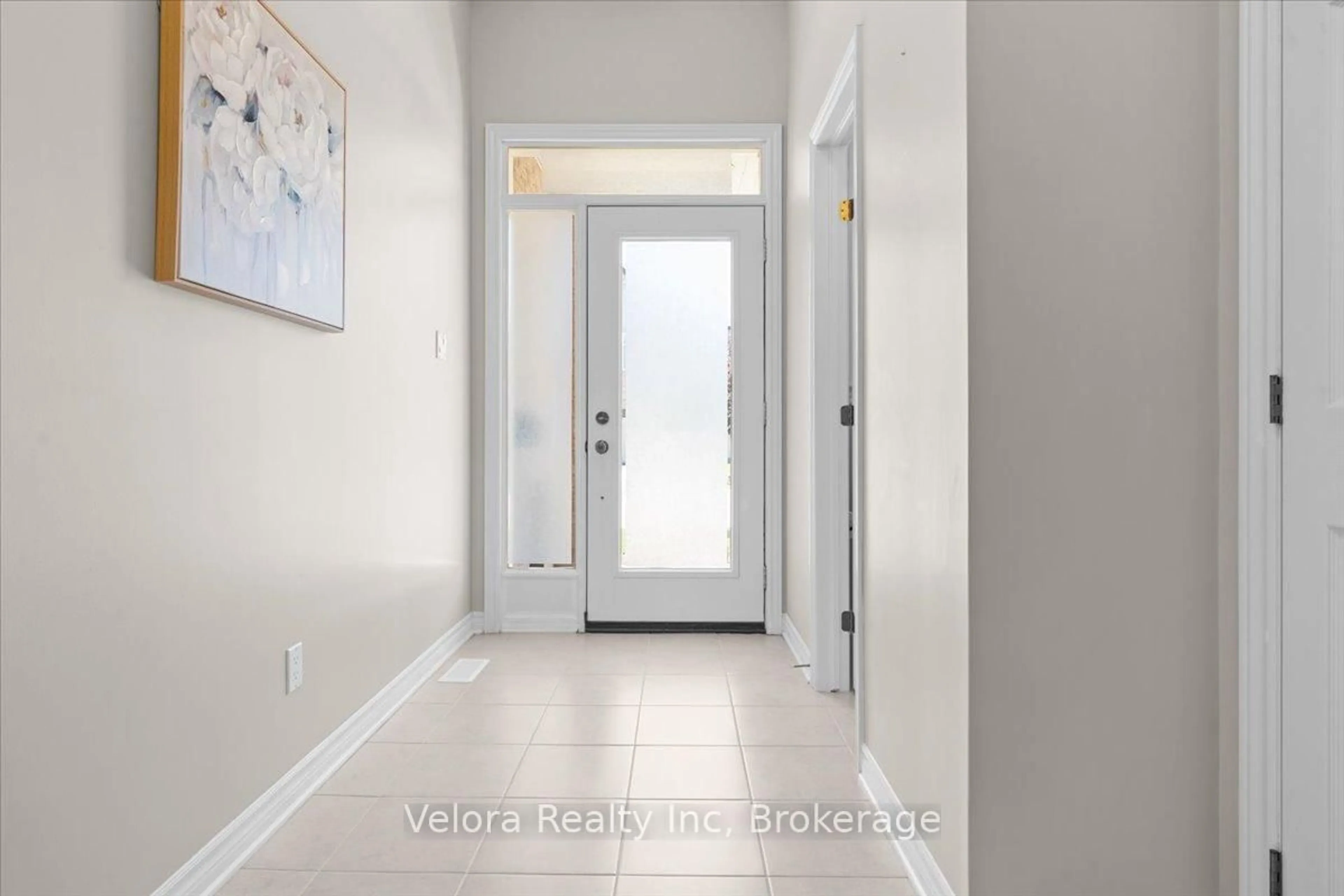 Indoor entryway for 366 Warmstone Dr, Ottawa Ontario K2S 0W5