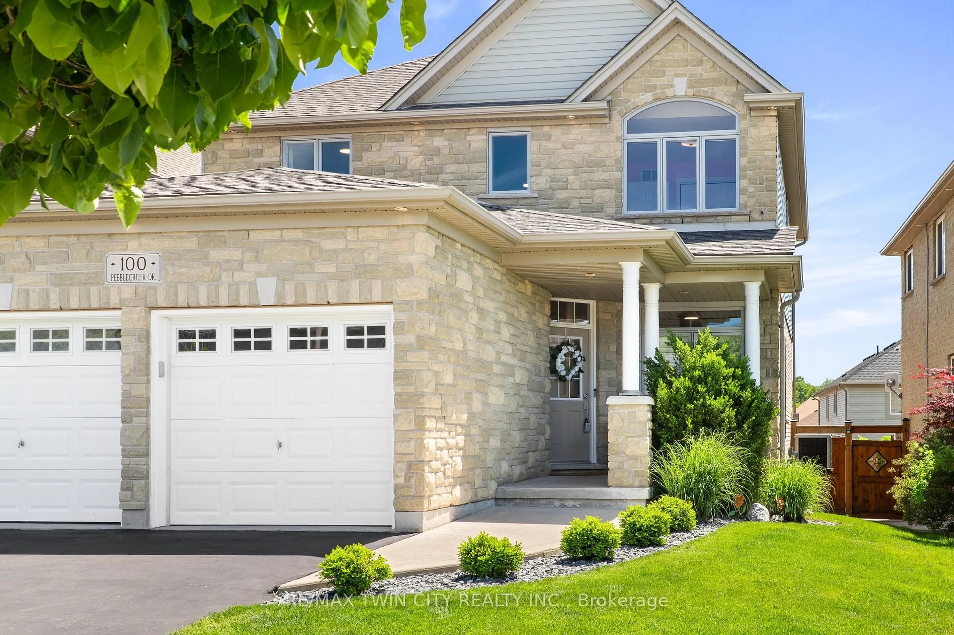 Home with brick exterior material, street for 100 Pebblecreek Dr, Kitchener Ontario N2A 4M5