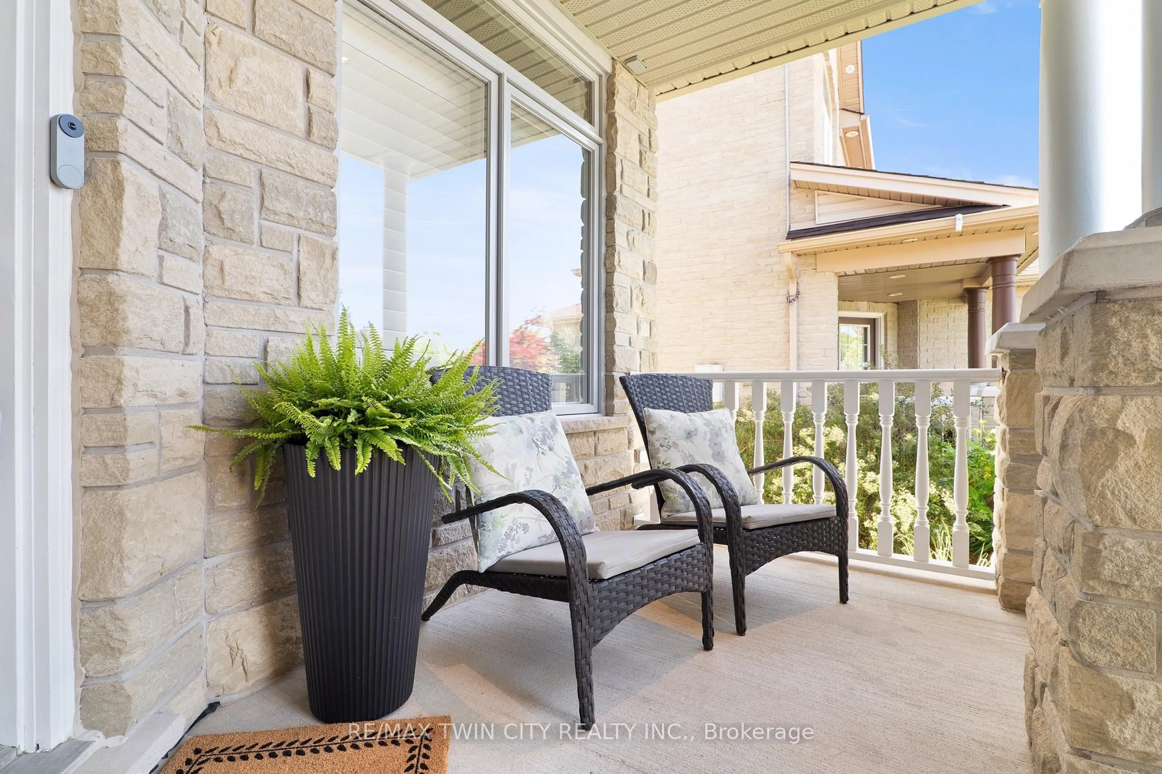 Patio, street for 100 Pebblecreek Dr, Kitchener Ontario N2A 4M5