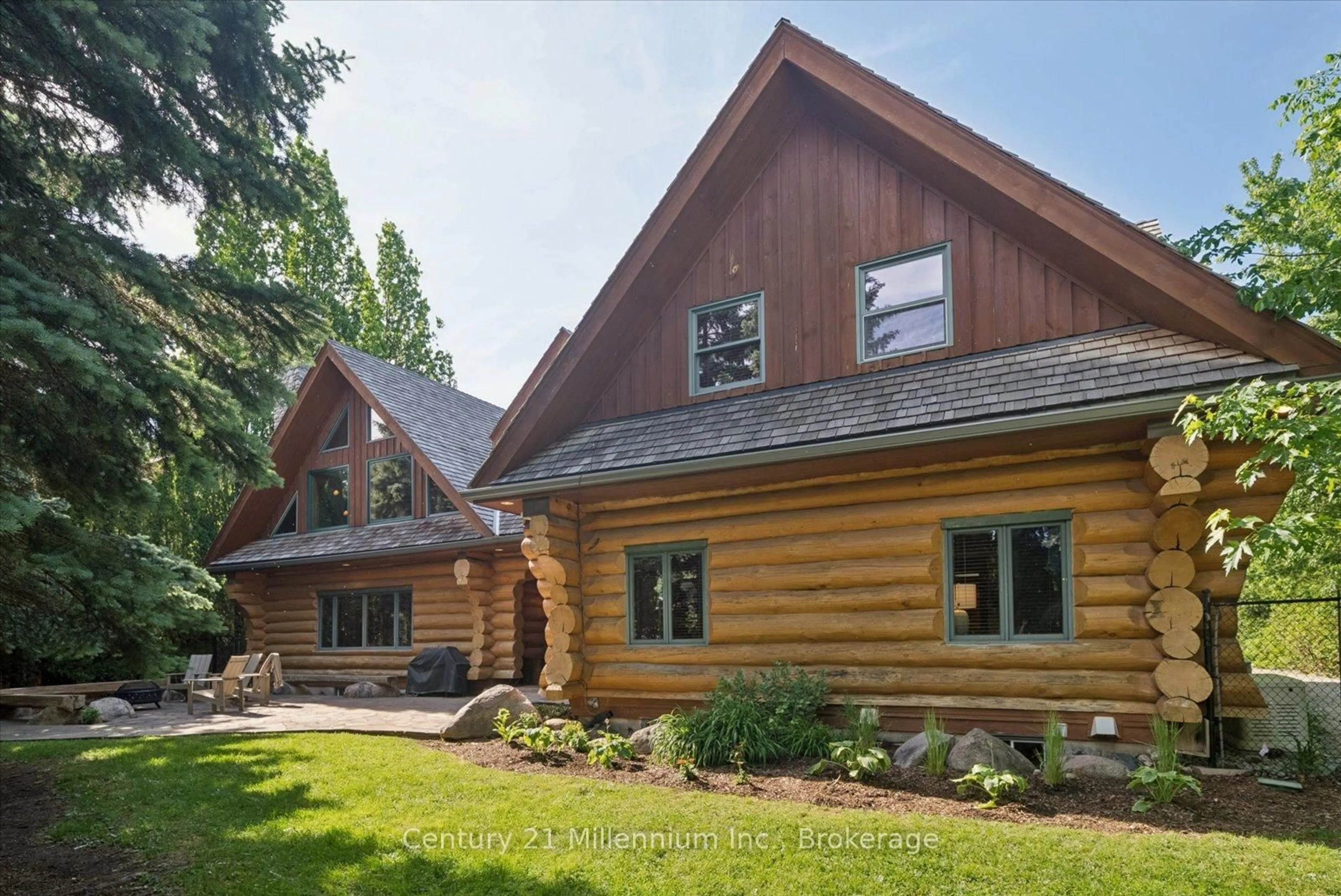 Home with vinyl exterior material, unknown for 142 Craigleith Rd, Blue Mountains Ontario L9Y 0S3