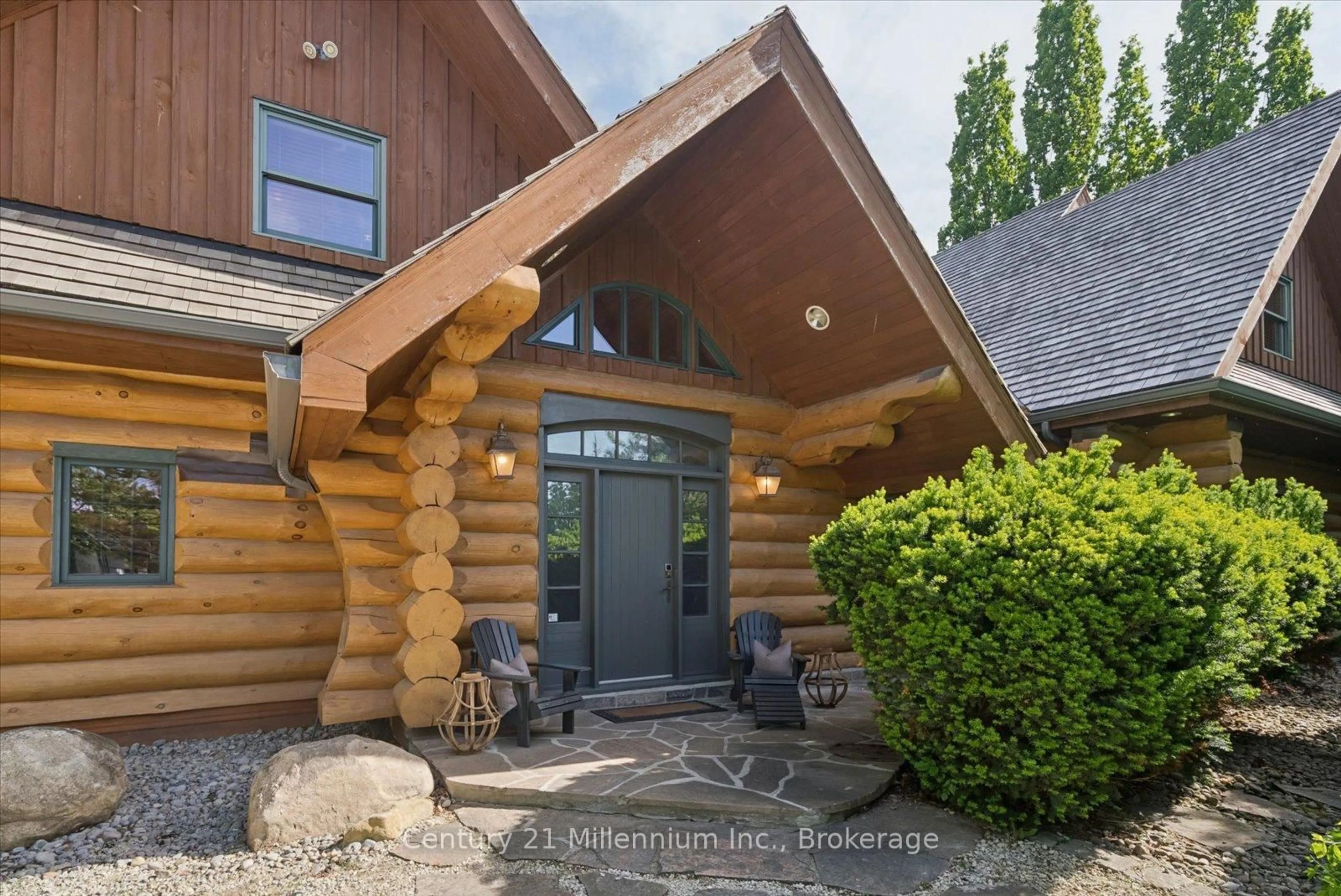 Indoor entryway for 142 Craigleith Rd, Blue Mountains Ontario L9Y 0S3