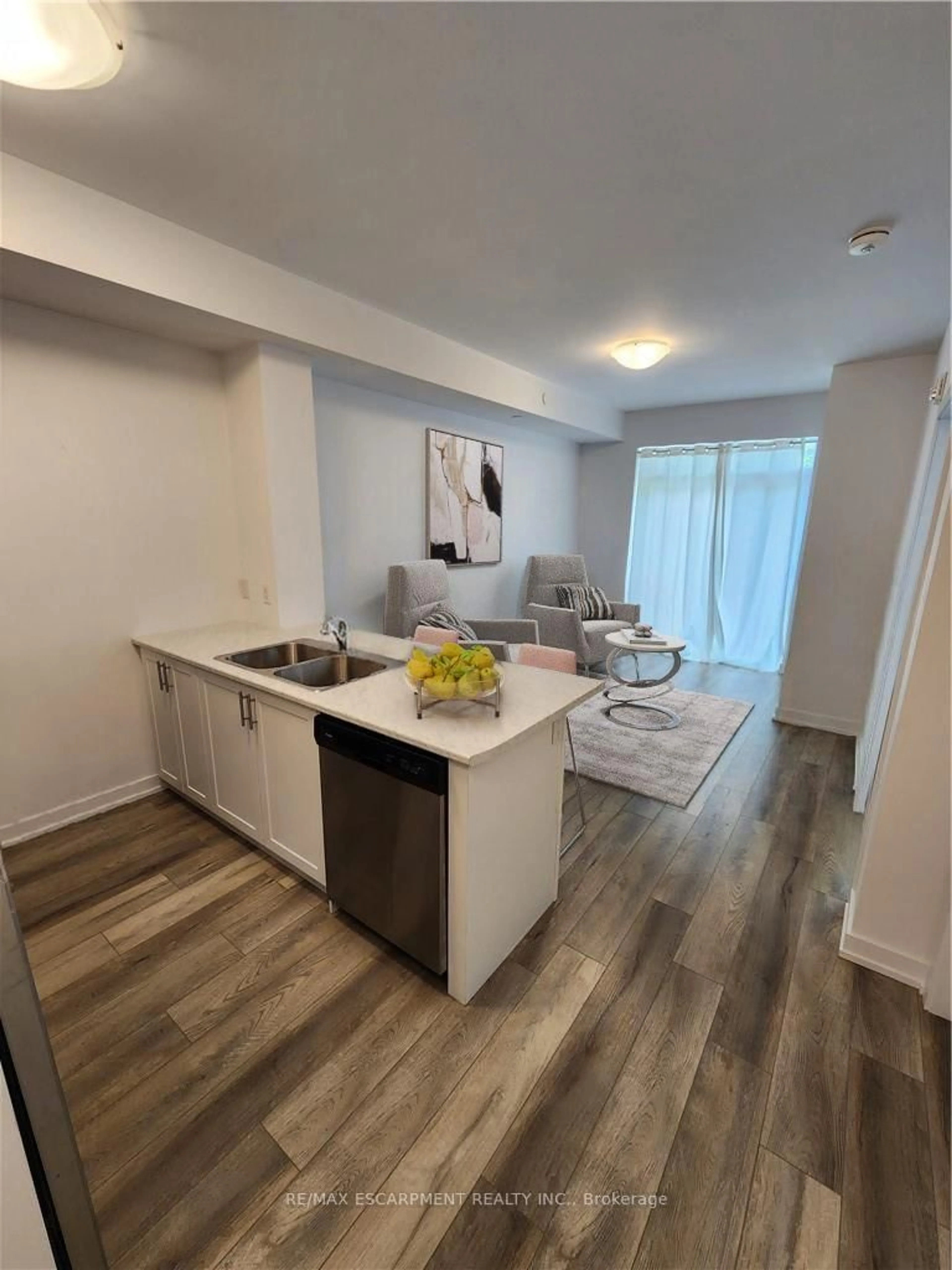 Open concept kitchen, unknown for 5055 Greenlane Rd #124, Lincoln Ontario L0R 1B3