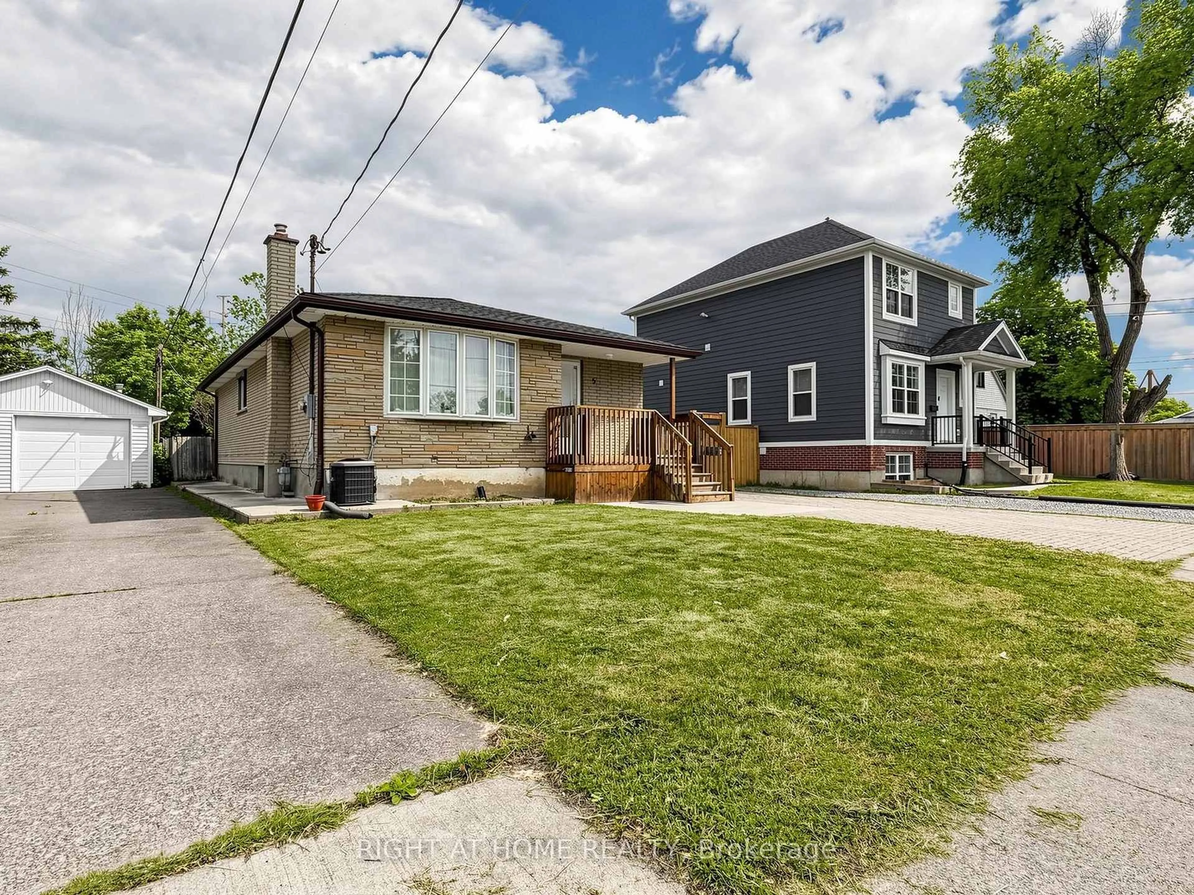 Unknown for 5 Dundonald St, St. Catharines Ontario L2P 2A8