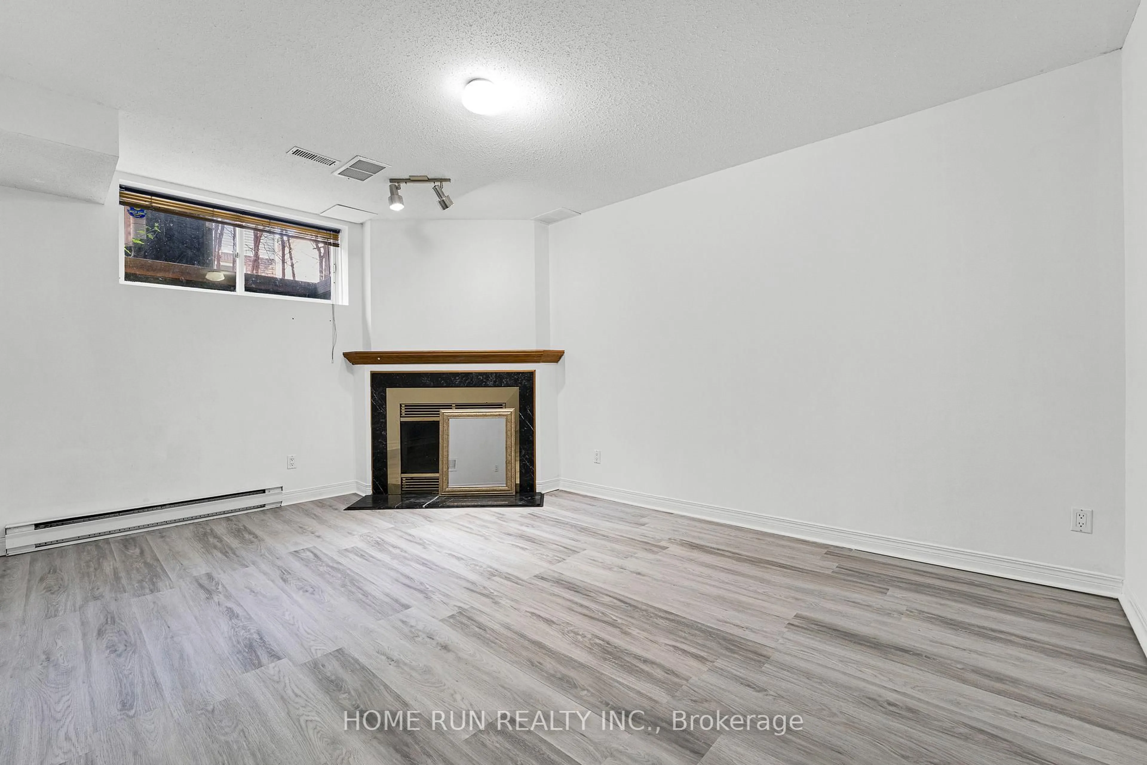 A pic of a room for 12 Gardengate Way, Ottawa Ontario K2G 5Z2