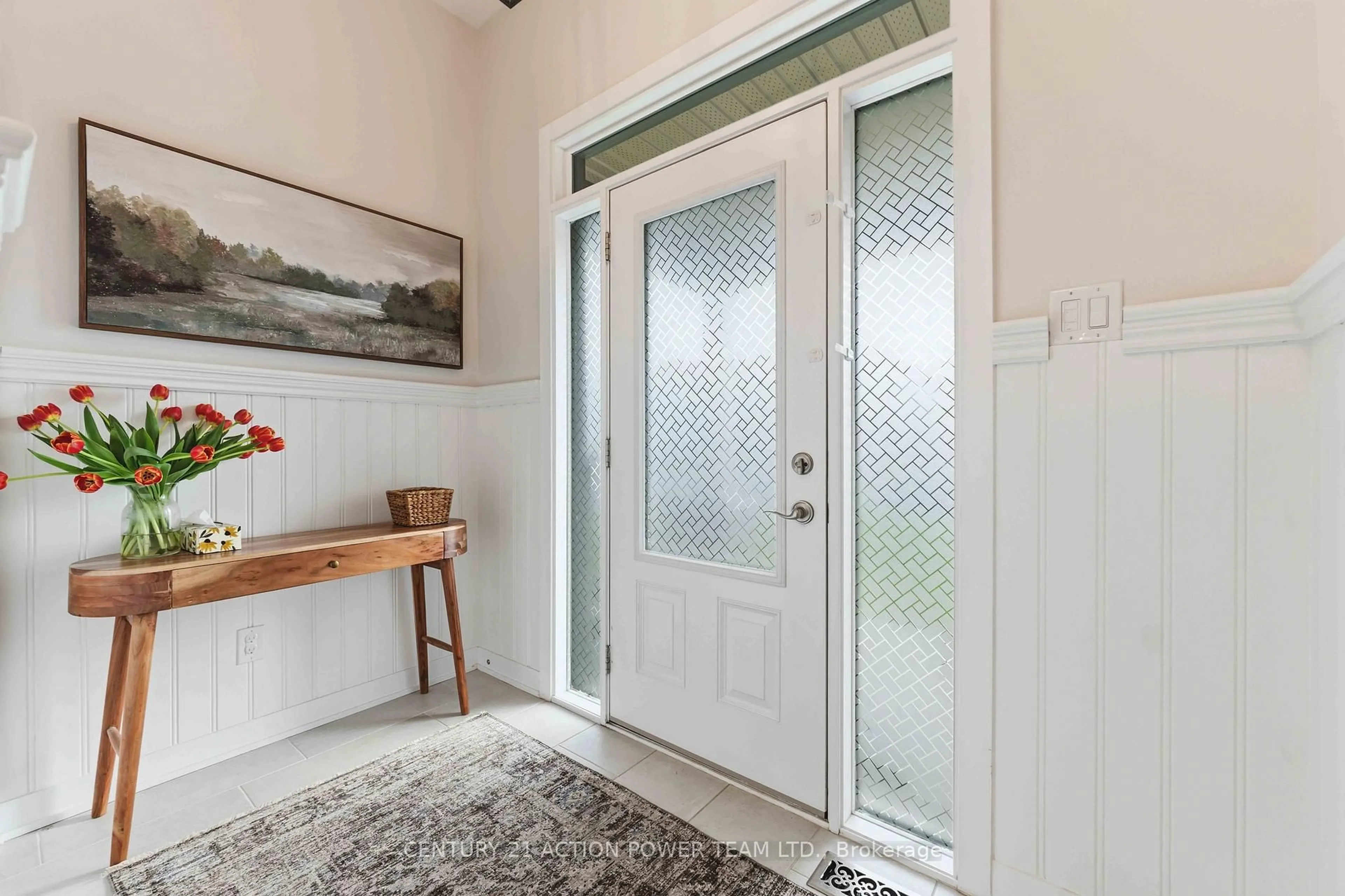 Indoor entryway for 707 PETANQUE Cres, Orleans Ontario K4A 3Y6