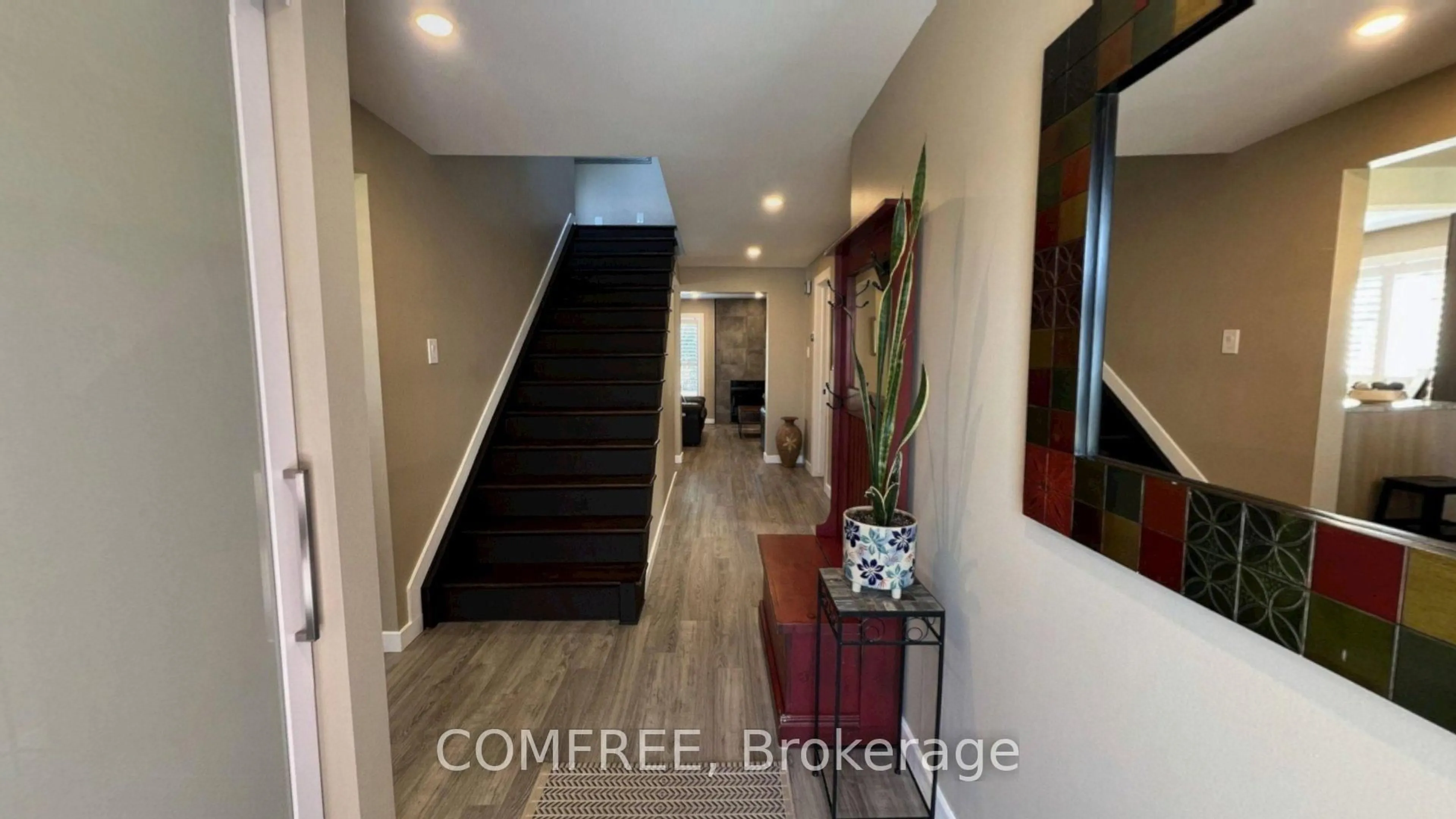 Indoor entryway for 2093 Boake St, Ottawa Ontario K4A 3G2