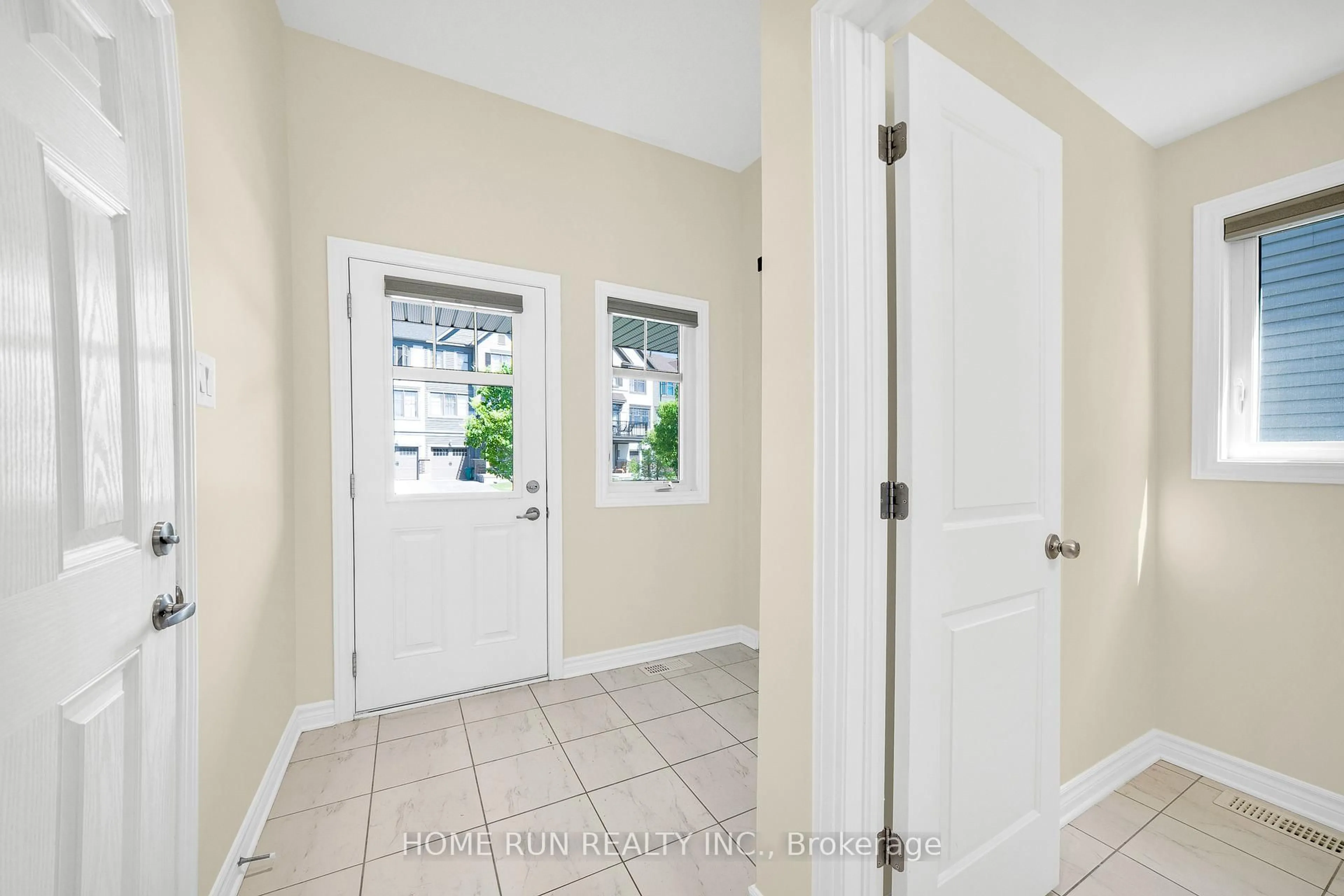 Indoor entryway for 219 Halyard Way, Ottawa Ontario K2T 0L2