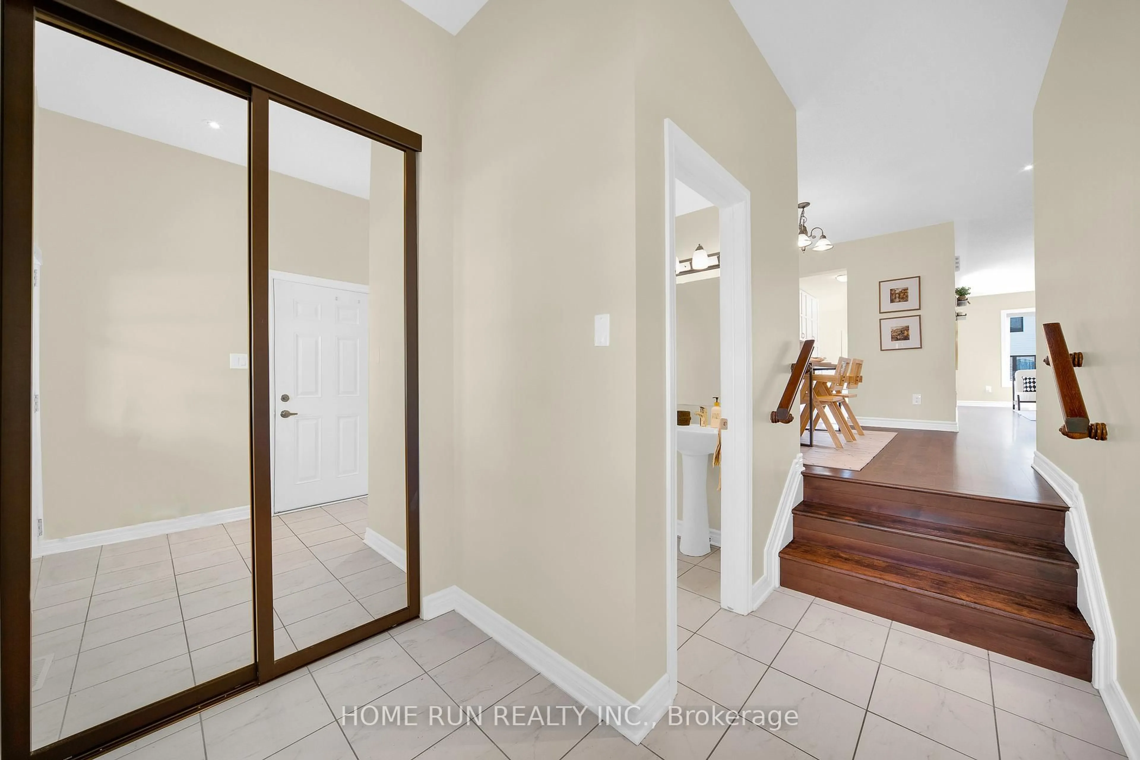 Indoor entryway for 219 Halyard Way, Ottawa Ontario K2T 0L2