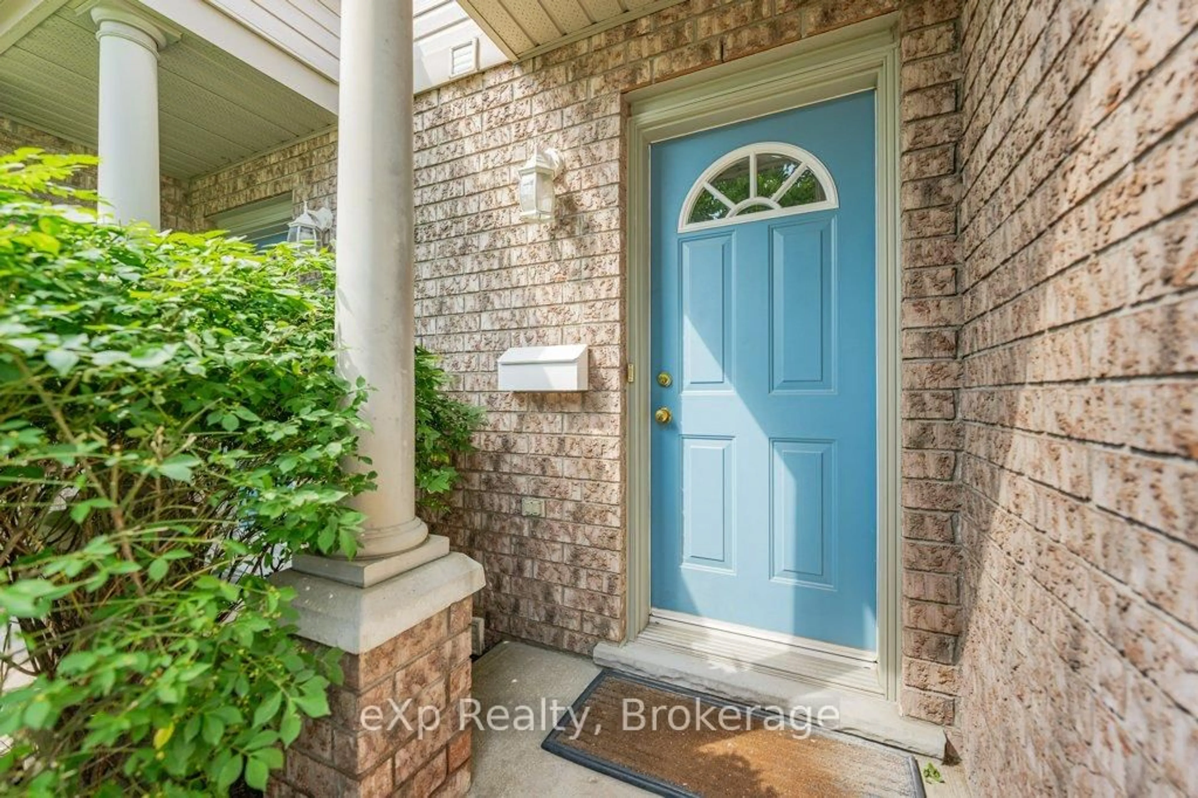 Indoor entryway for 35 Roehampton Cres #44, Guelph Ontario N1L 1M8