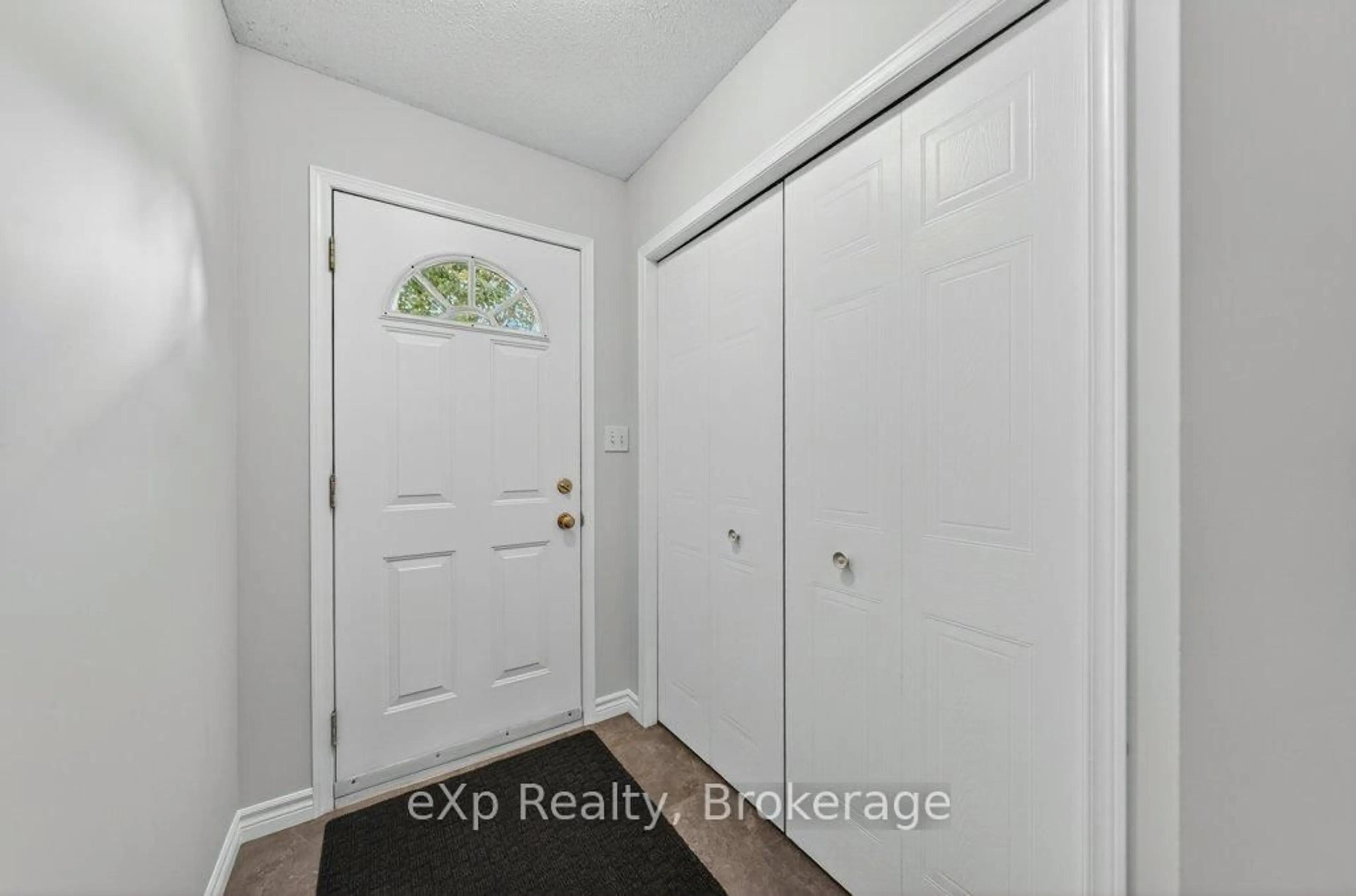 Indoor entryway for 35 Roehampton Cres #44, Guelph Ontario N1L 1M8