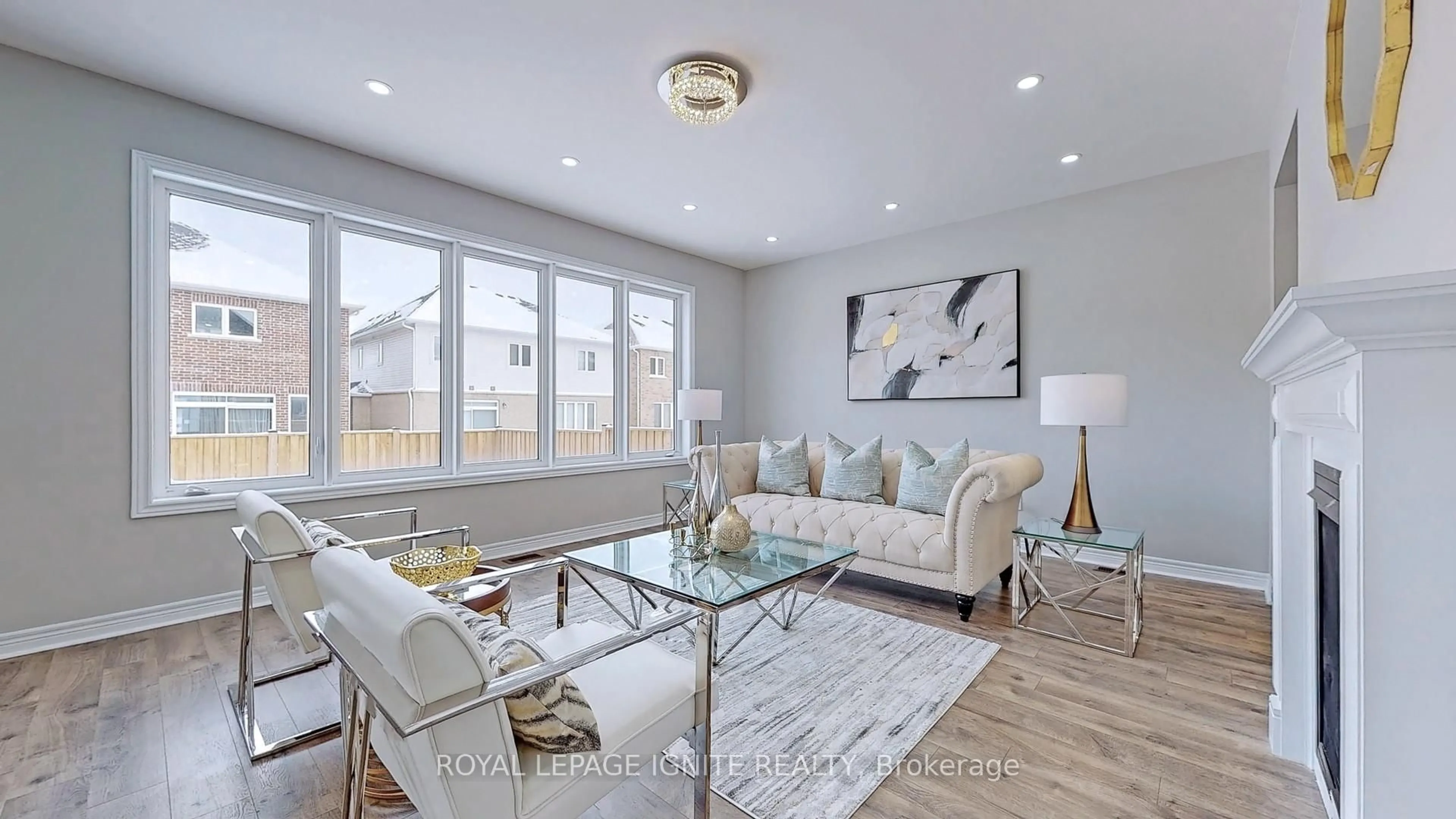 Living room with furniture, unknown for 110 Barlow Pl, Brant Ontario N3L 0G8