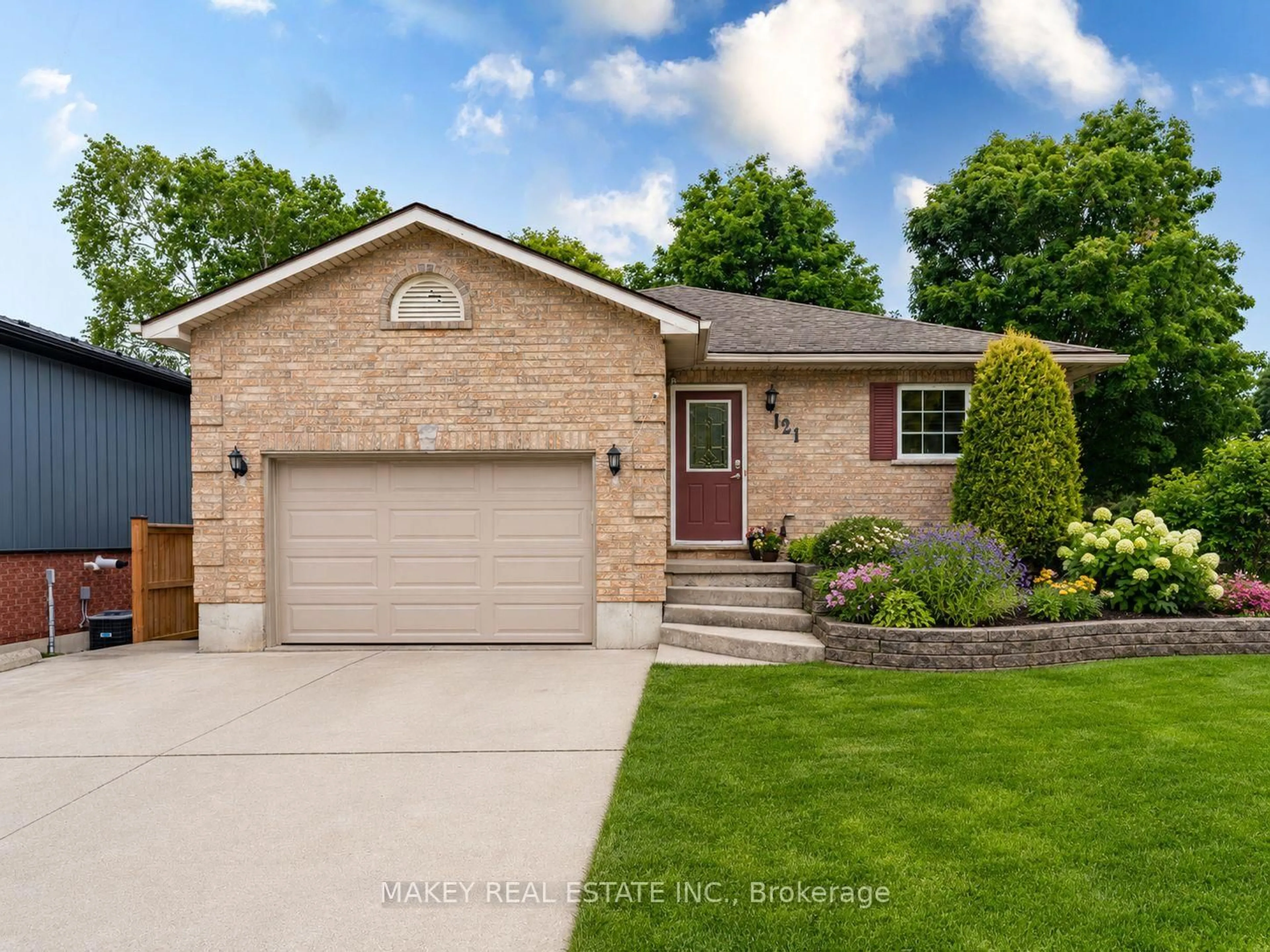 Home with brick exterior material, street for 121 Hemlock Rd, Ingersoll Ontario N5C 3Z4