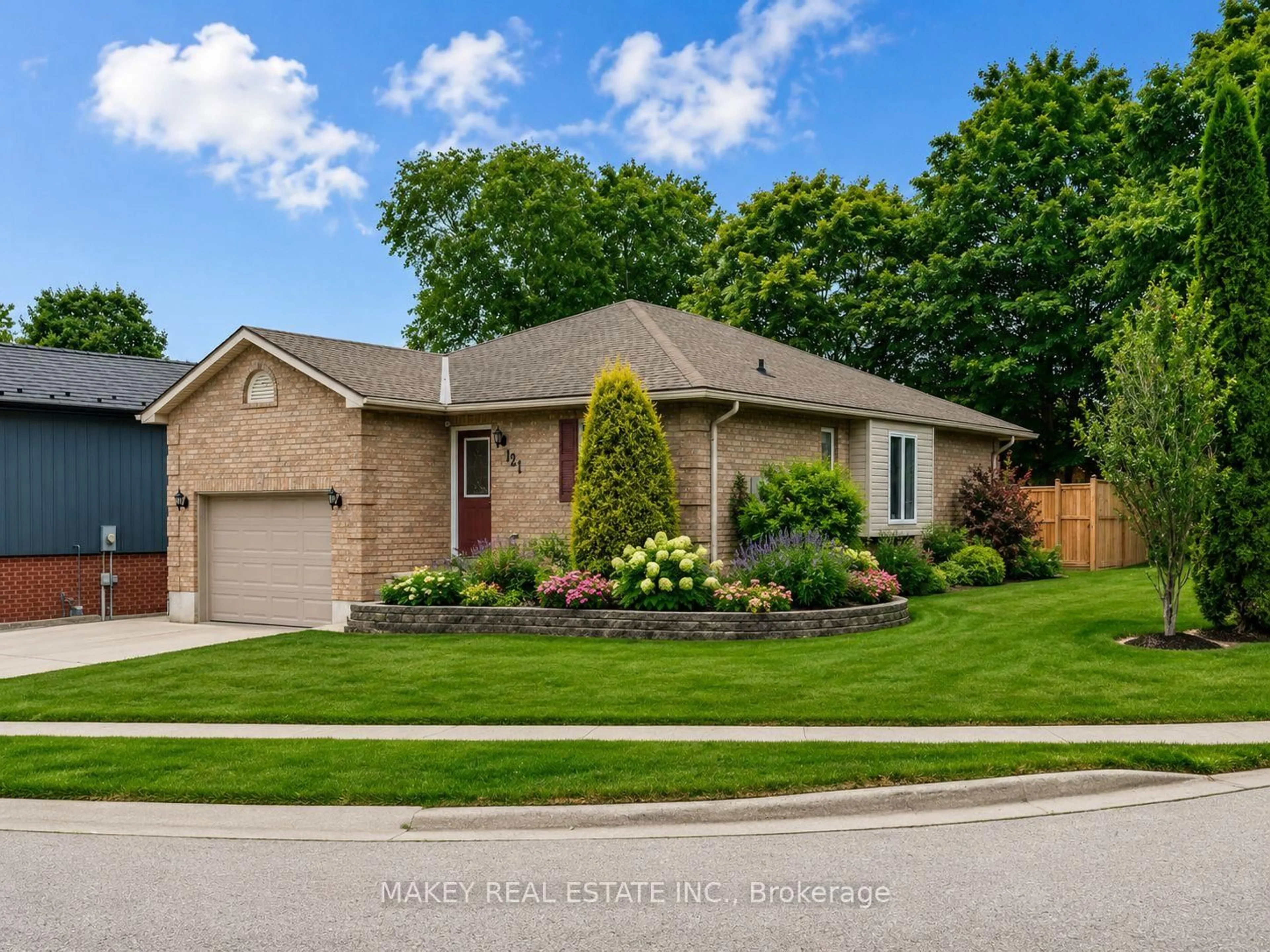 Home with brick exterior material, street for 121 Hemlock Rd, Ingersoll Ontario N5C 3Z4