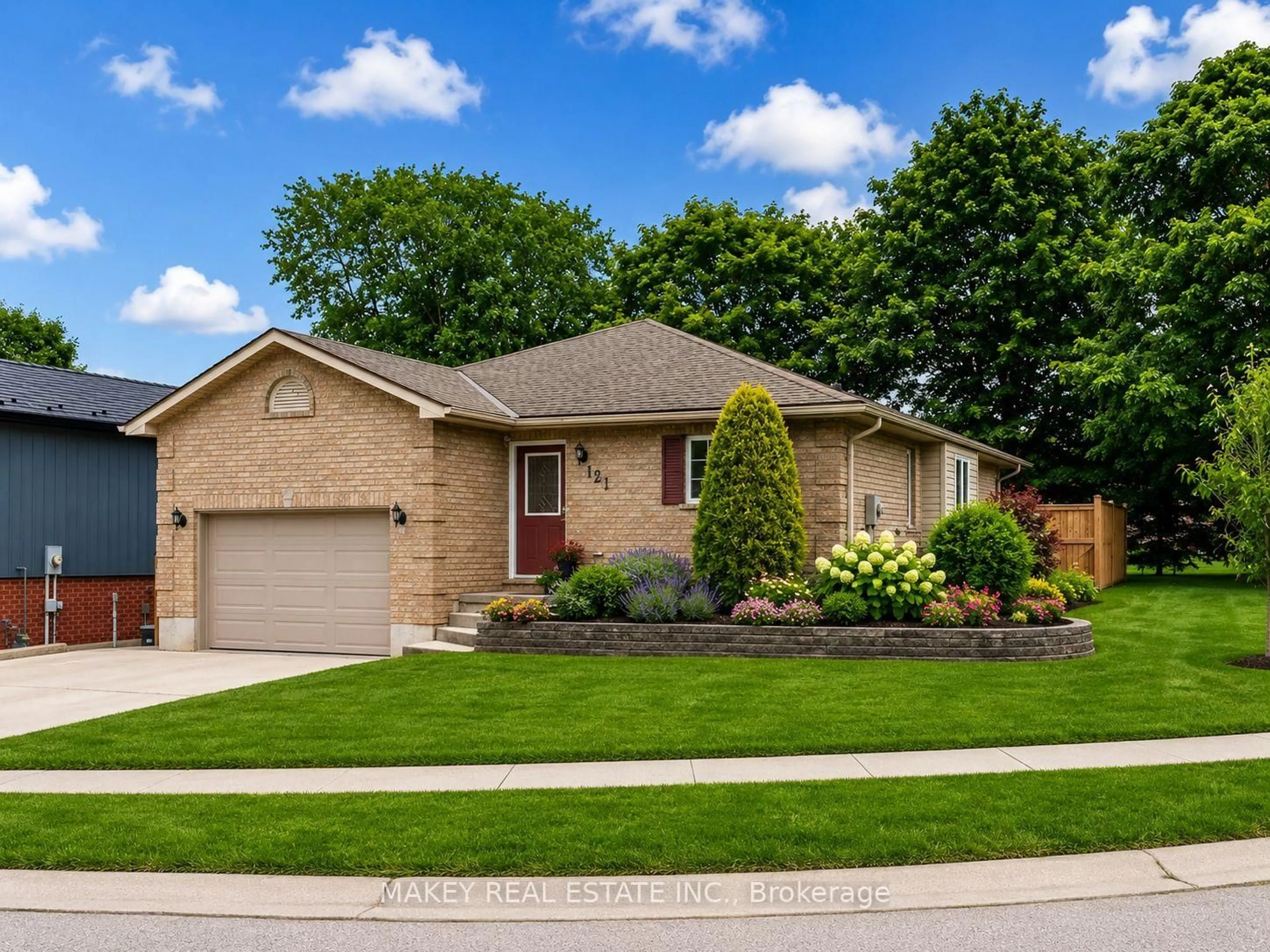 Home with brick exterior material, street for 121 Hemlock Rd, Ingersoll Ontario N5C 3Z4