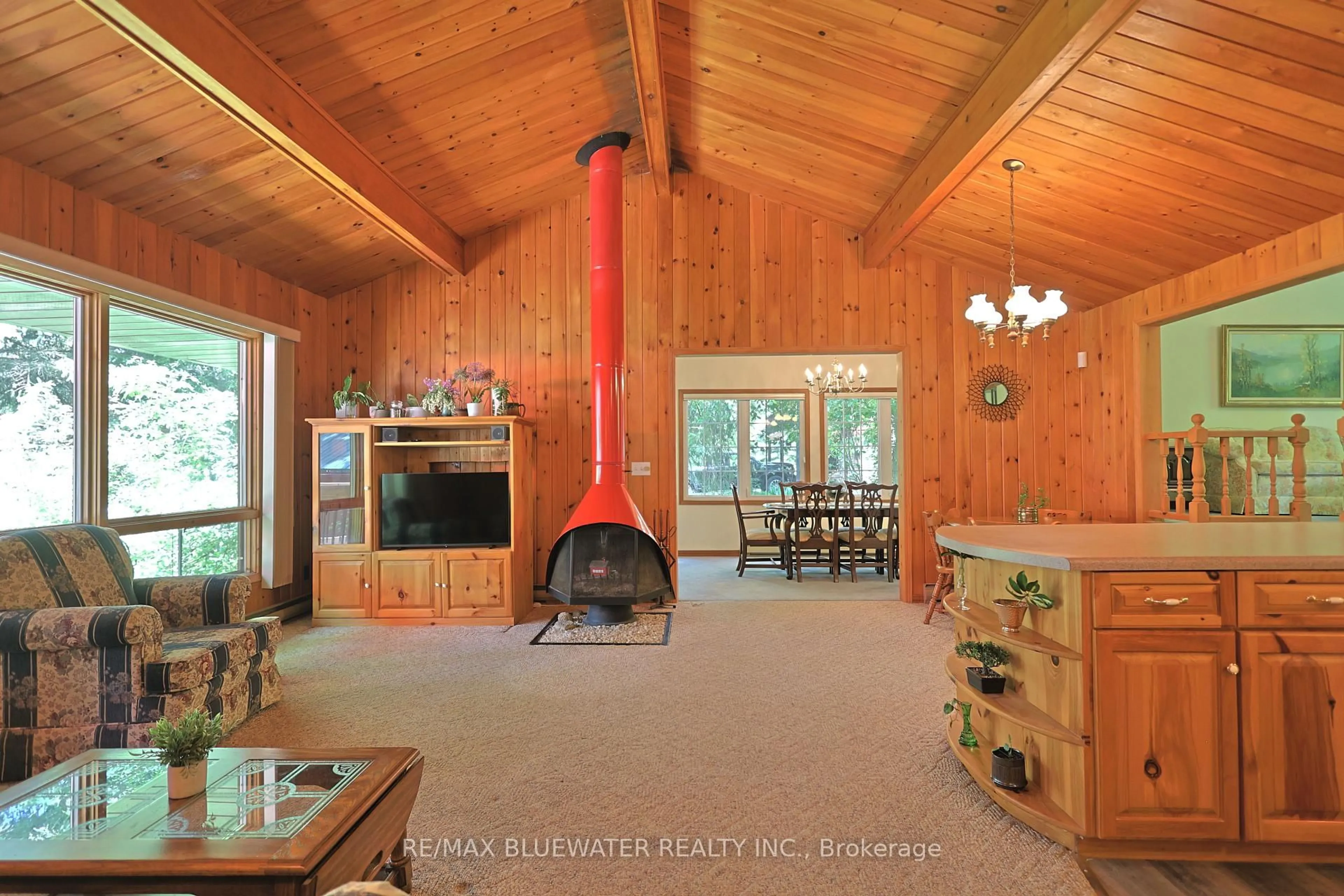Indoor foyer for 5449 Lake Valley Grove Rd, Lambton Shores Ontario N0N 1J7