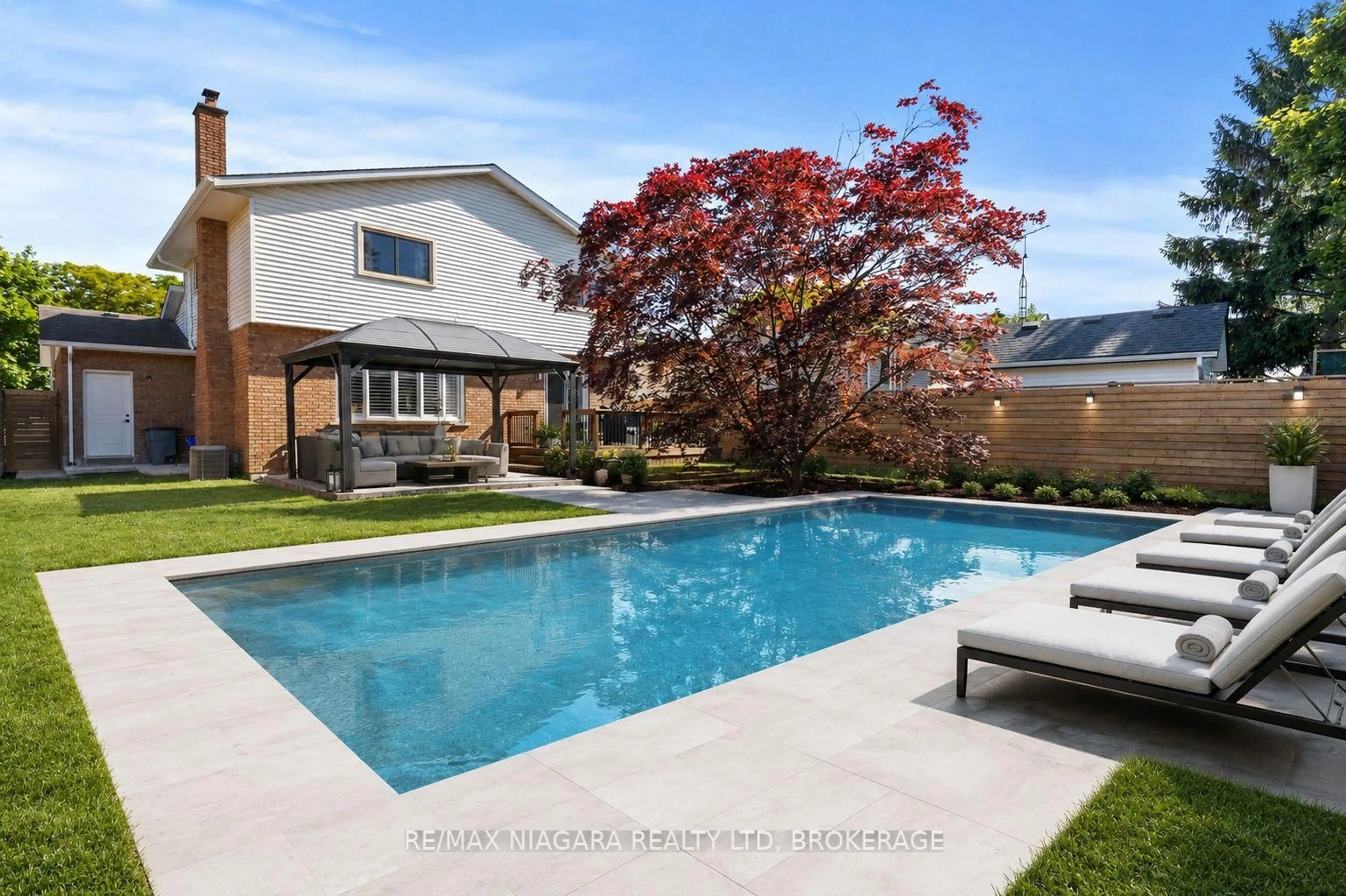 Pool for 30 Orlando Dr, St. Catharines Ontario L2N 6X4