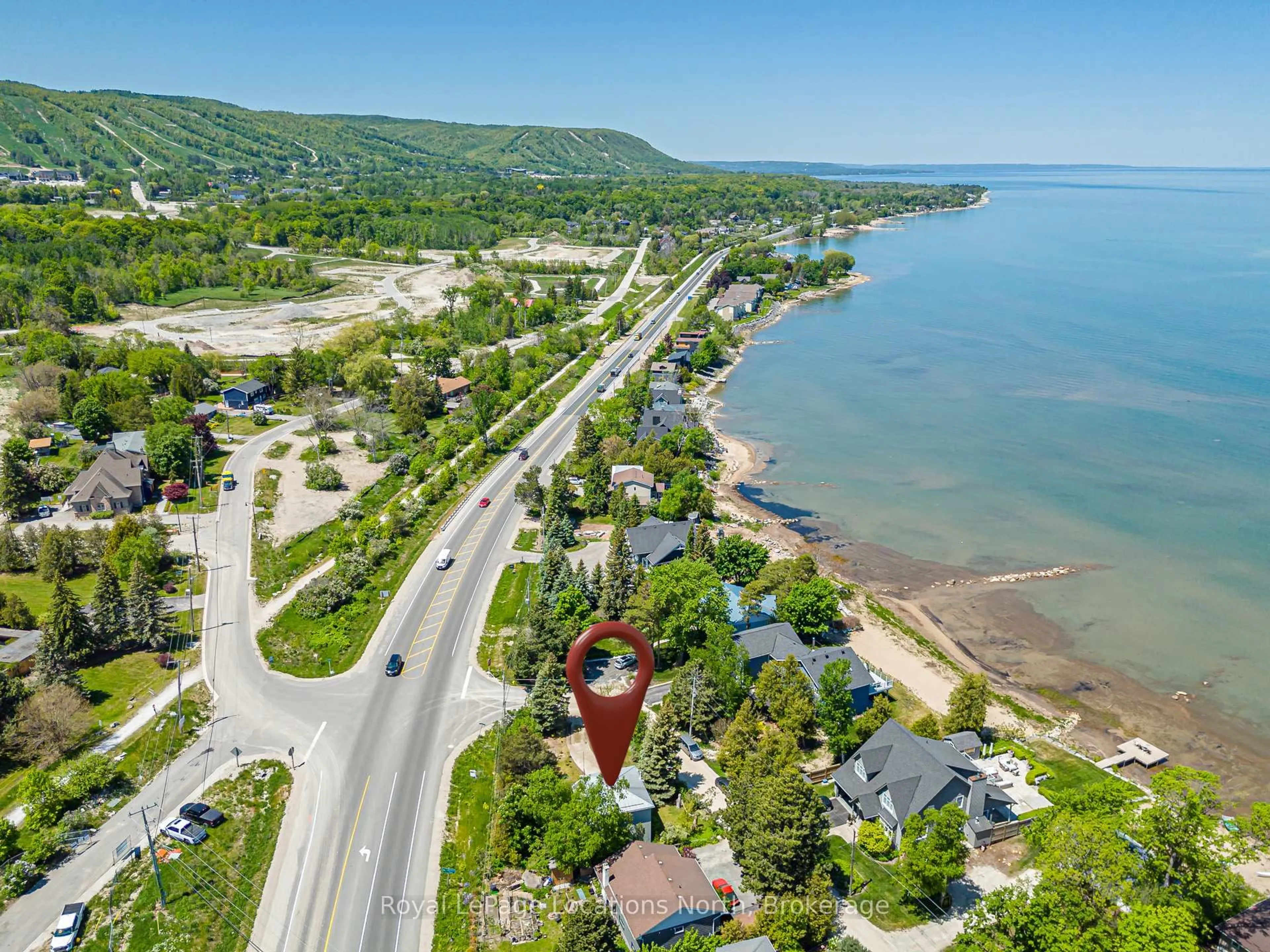 A pic from outside/outdoor area/front of a property/back of a property/a pic from drone, water/lake/river/ocean view for 102 Fraser Cres, Blue Mountains Ontario L9Y 0M8
