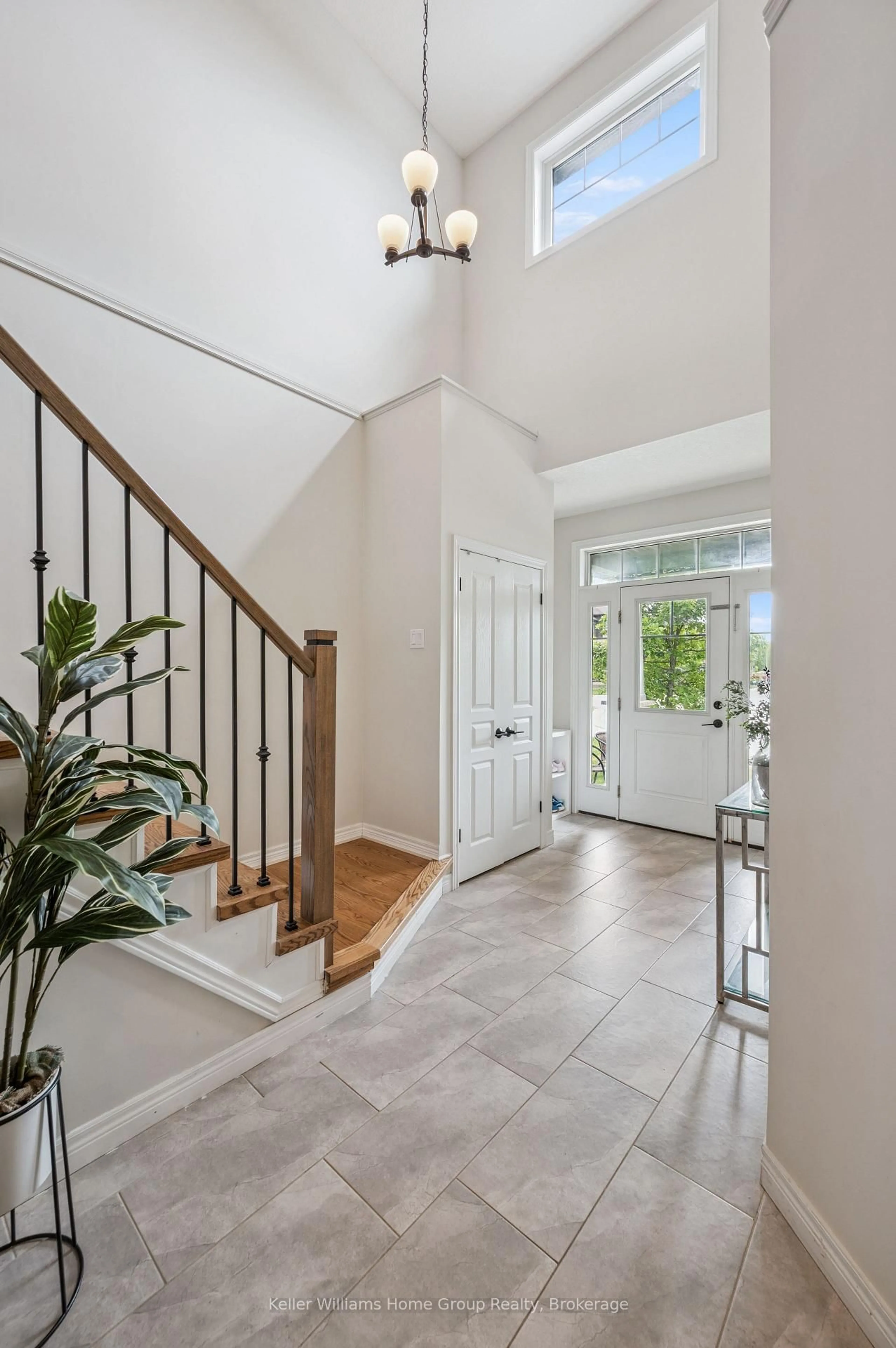 Indoor entryway for Unit 12 Gosling Gdns #12, Guelph Ontario N1L 0M4