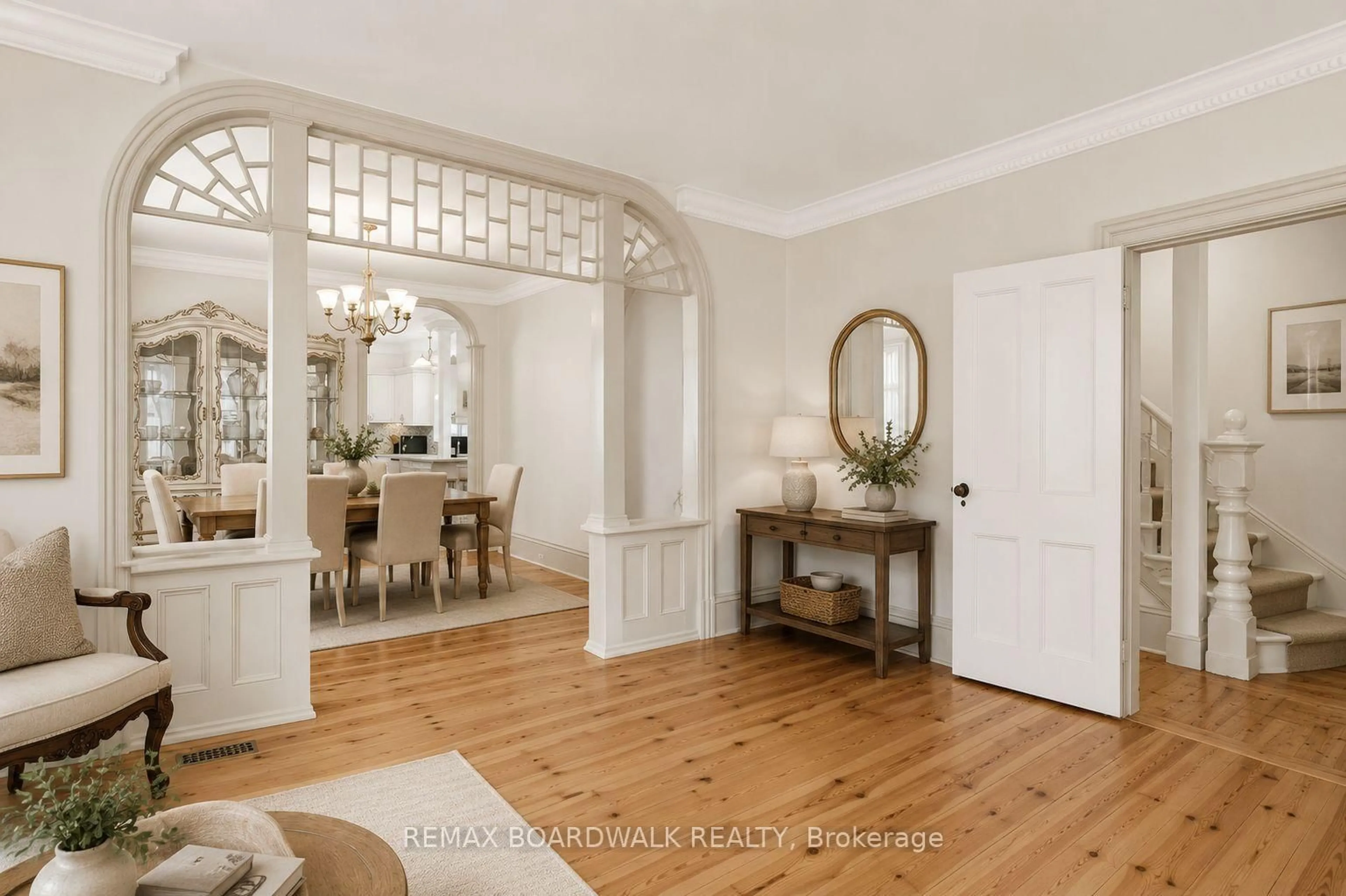 Indoor entryway for 11 Alfred St, Smiths Falls Ontario K7A 4H6
