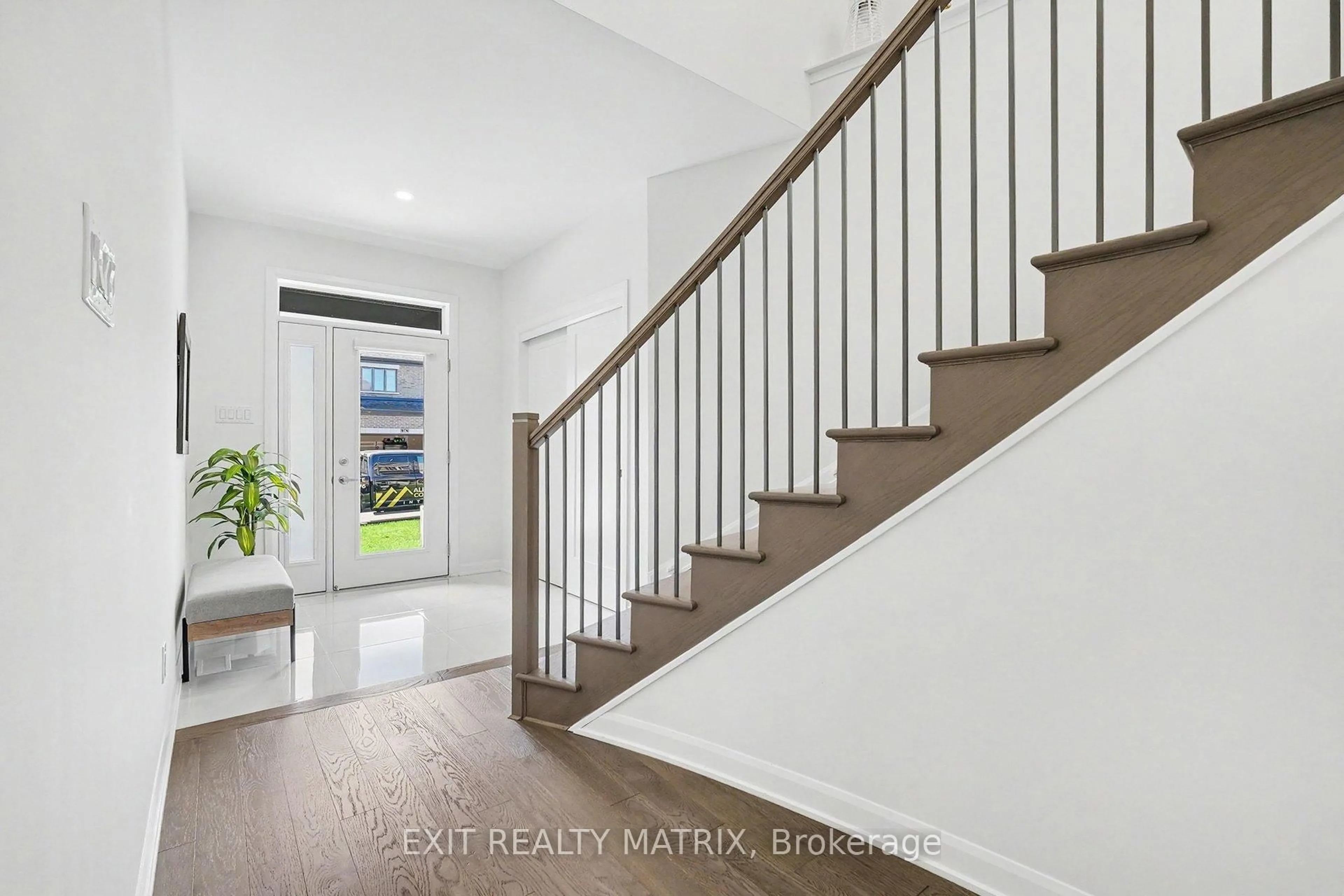 Indoor entryway for 19 Fossa Terr, Ottawa Ontario K2J 6W4