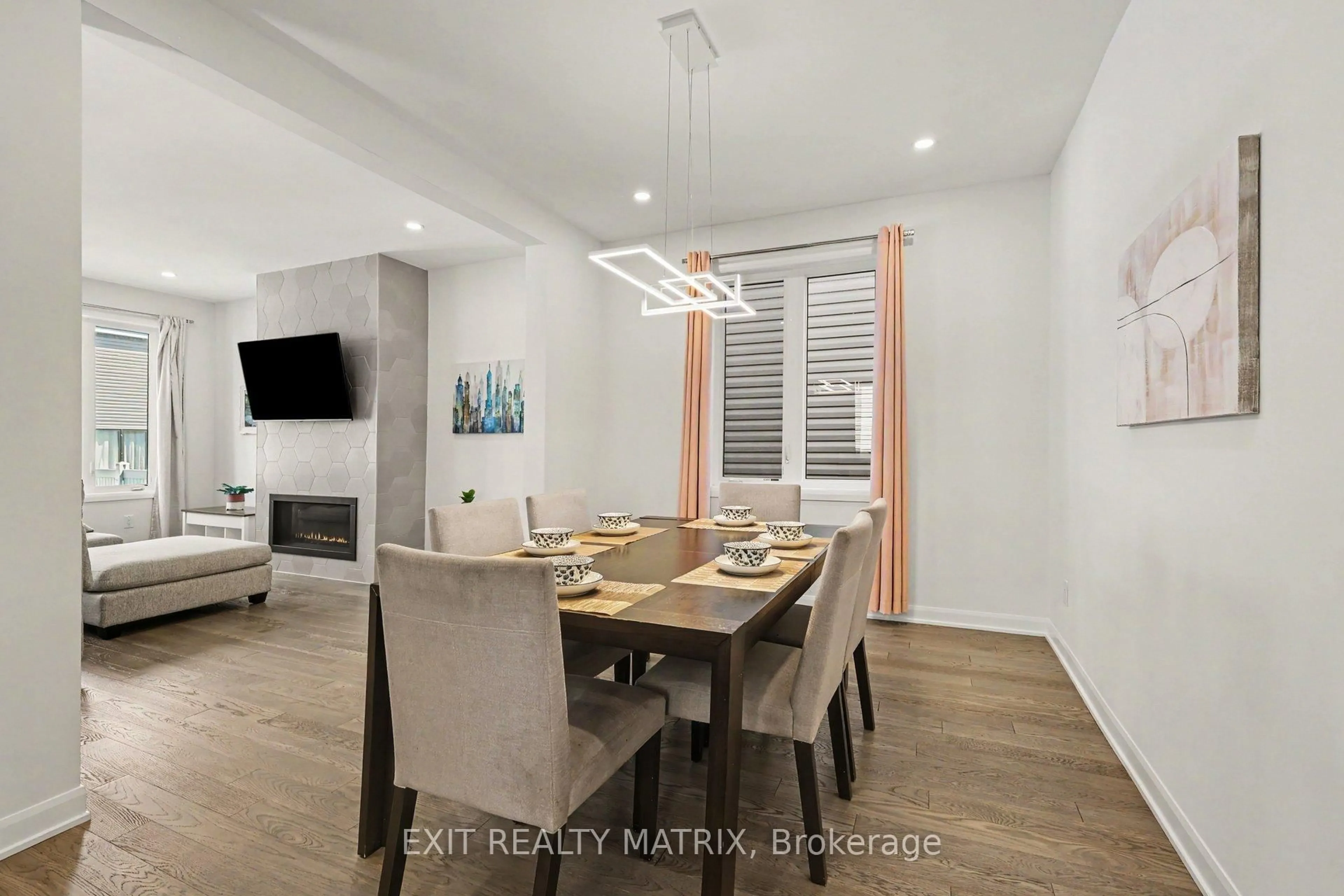Dining room, wood/laminate floor for 19 Fossa Terr, Ottawa Ontario K2J 6W4