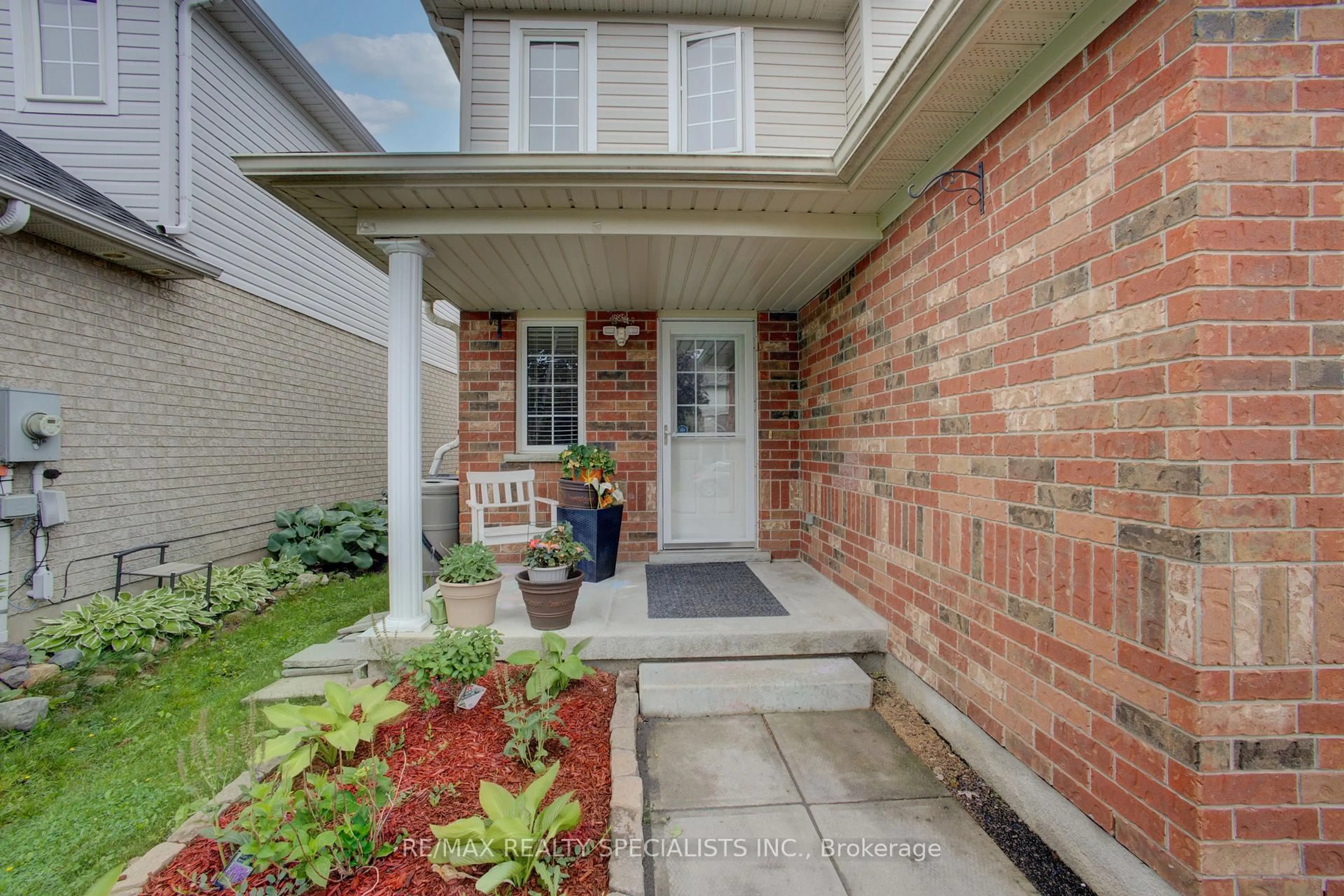Unknown for 37 Edwards St, Guelph Ontario N1E 0B8