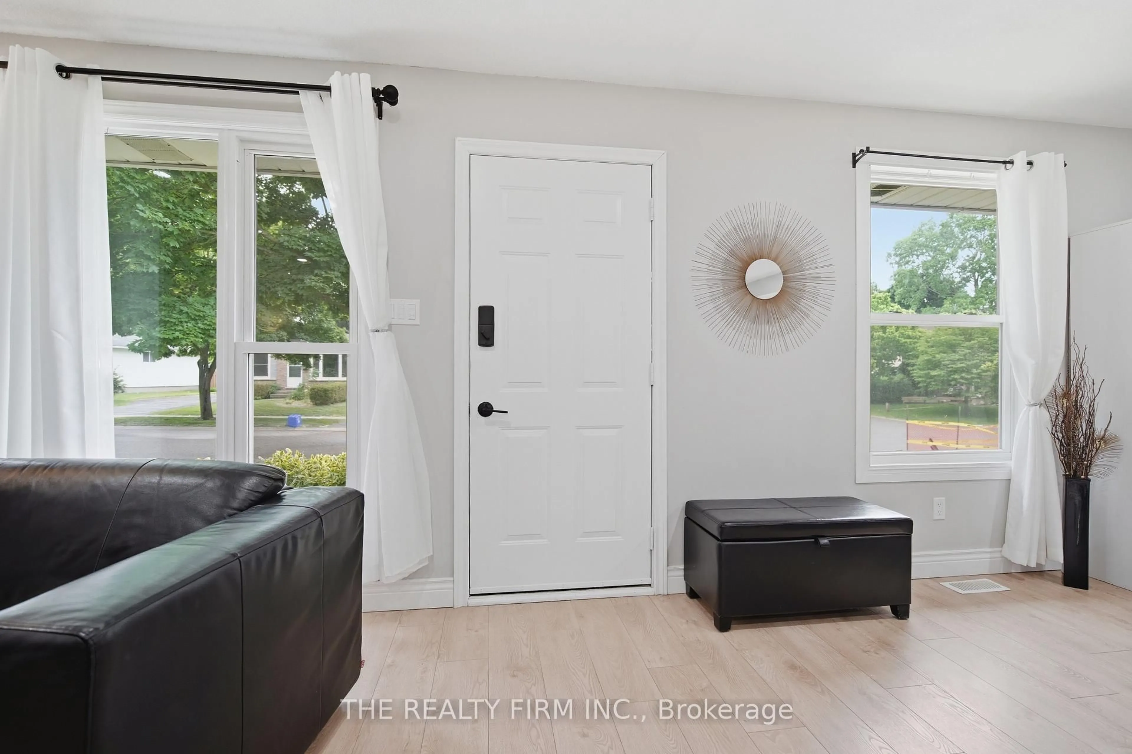 Indoor entryway for 23 Brunswick Ave, London North Ontario N6G 3K4
