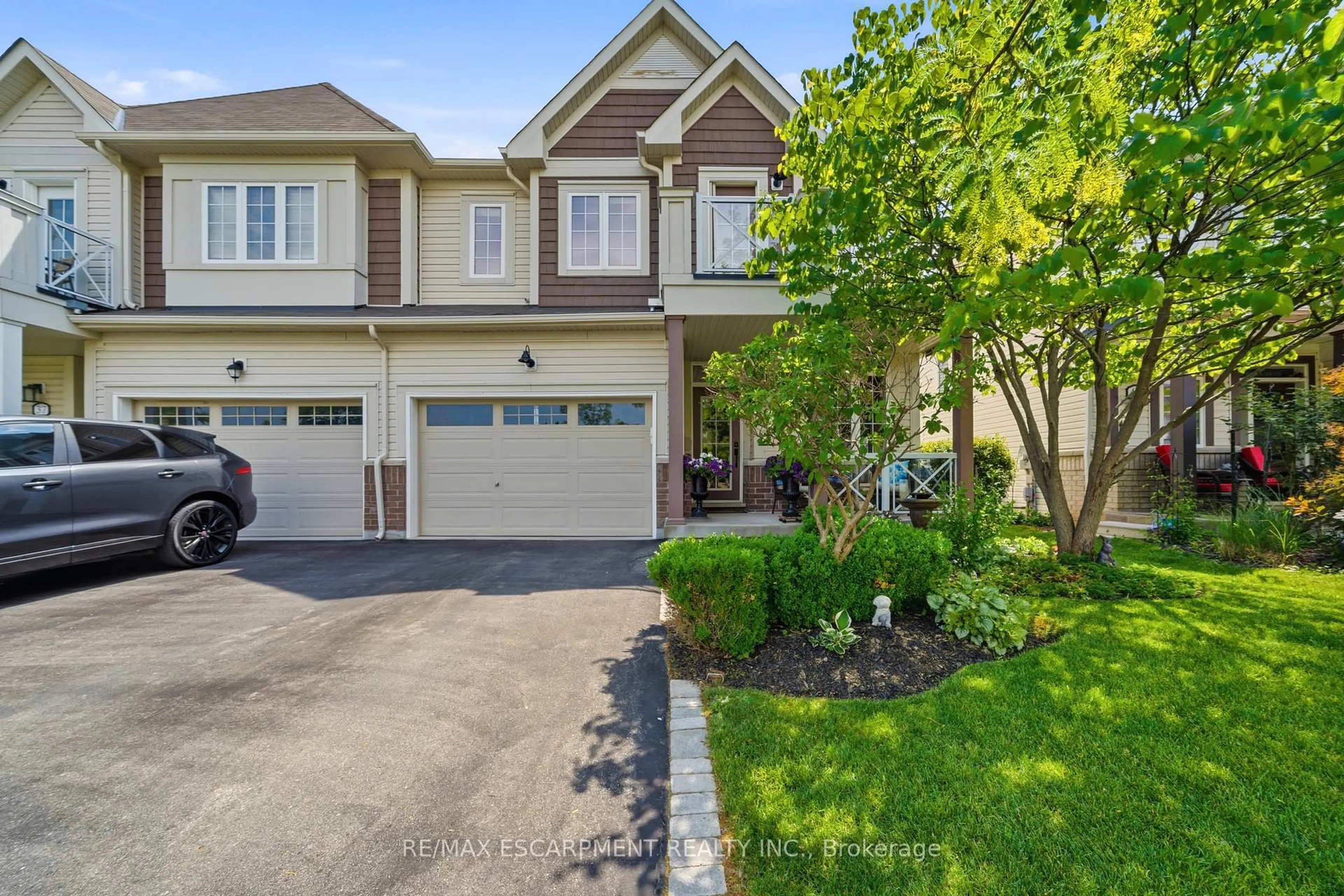 A pic from outside/outdoor area/front of a property/back of a property/a pic from drone, street for 39 Cannery Dr, Niagara-on-the-Lake Ontario L0S 1J1