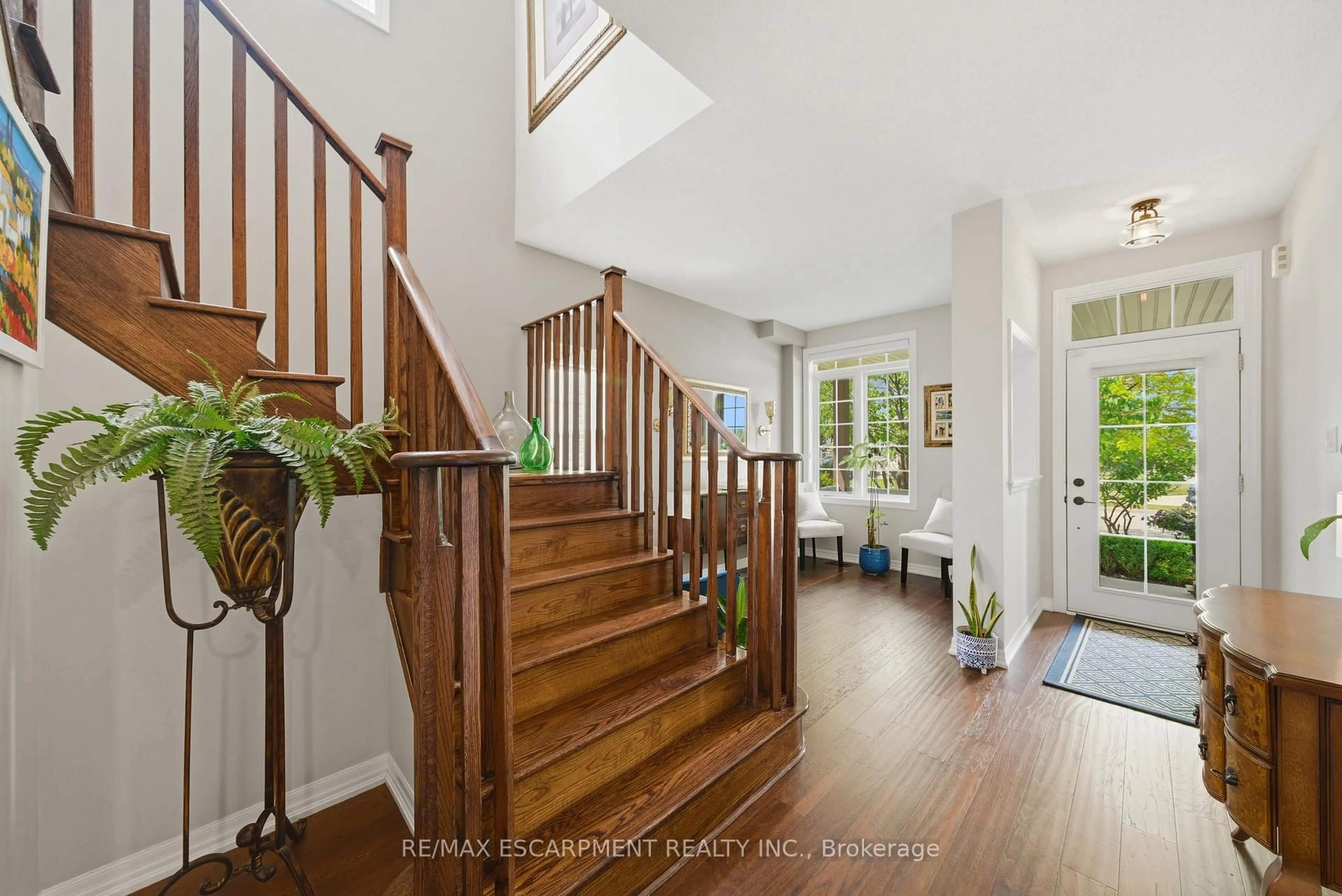 Indoor entryway for 39 Cannery Dr, Niagara-on-the-Lake Ontario L0S 1J1