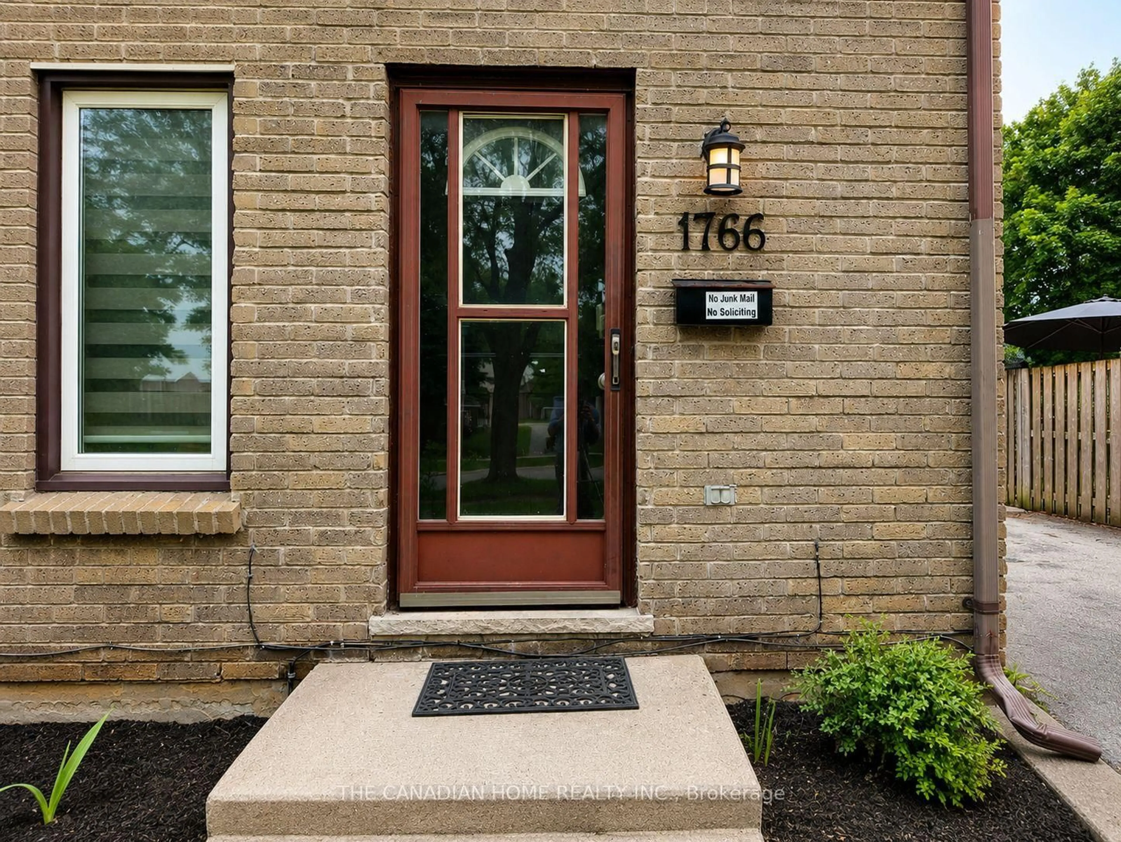 Indoor entryway for 1766 Culver Dr, London East Ontario N5V 3H2
