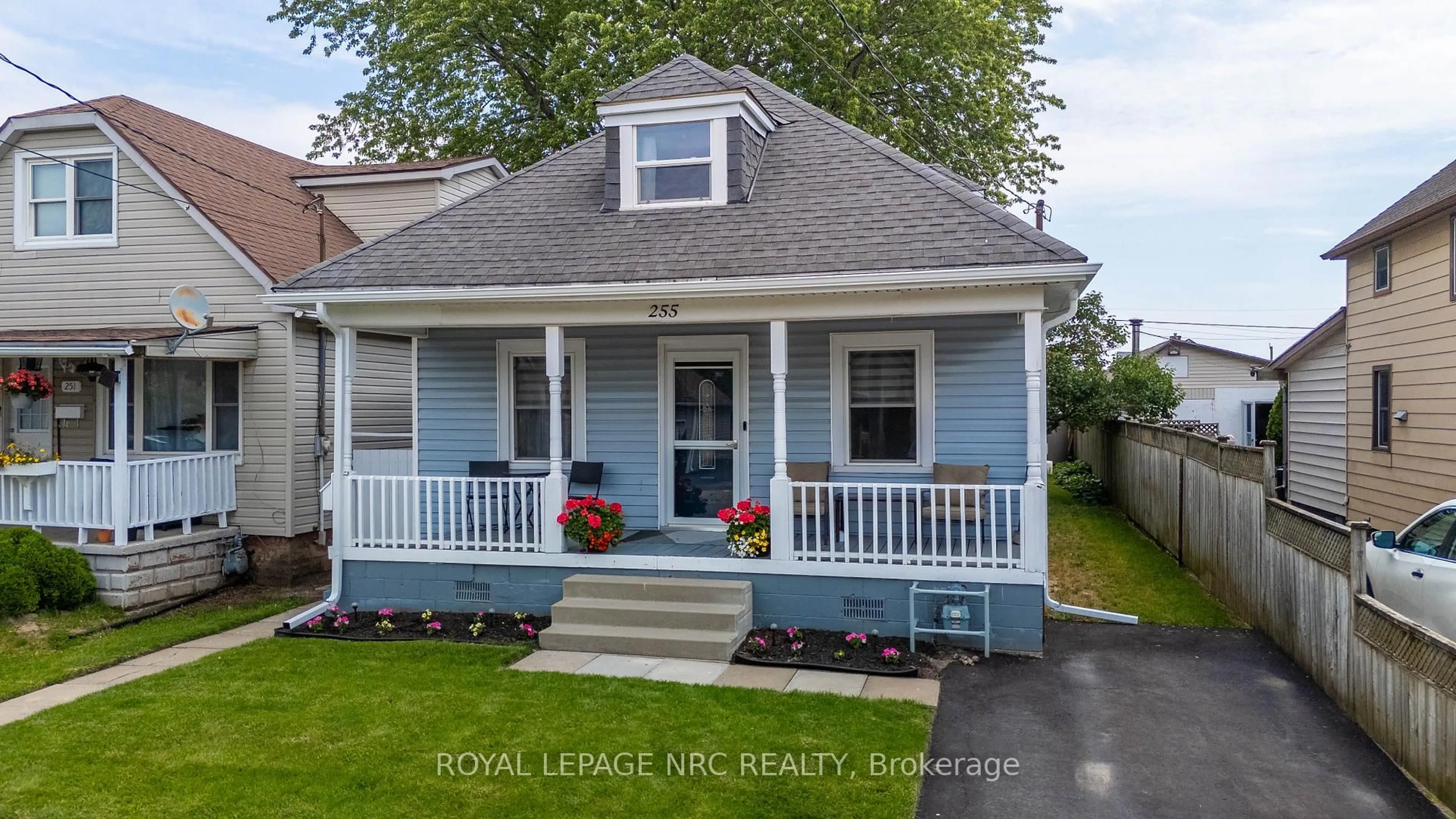Home with vinyl exterior material, street for 255 Deere St, Welland Ontario L3B 2L9