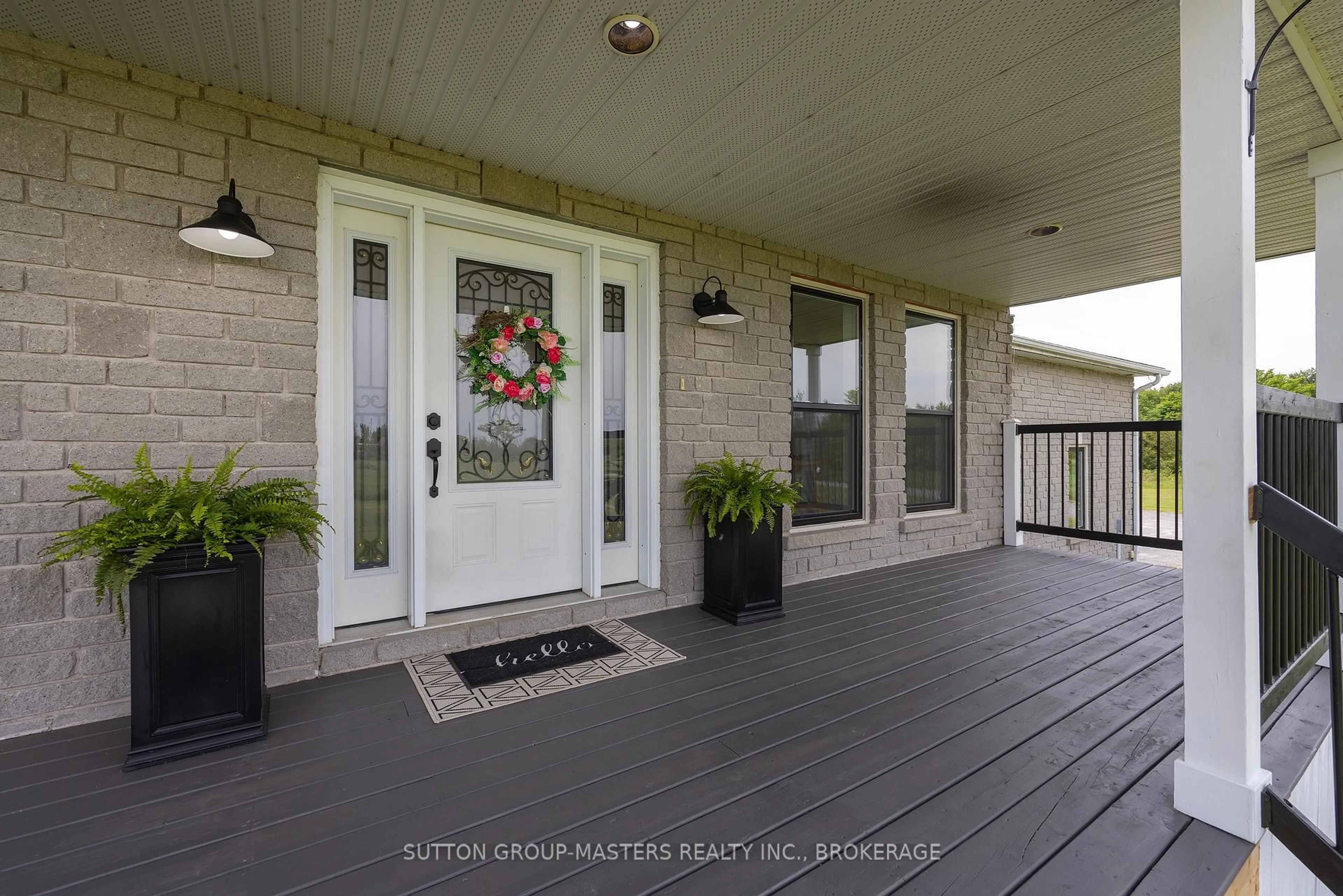 Indoor entryway for 5052 Bradford Rd, Harrowsmith Ontario K0H 1V0