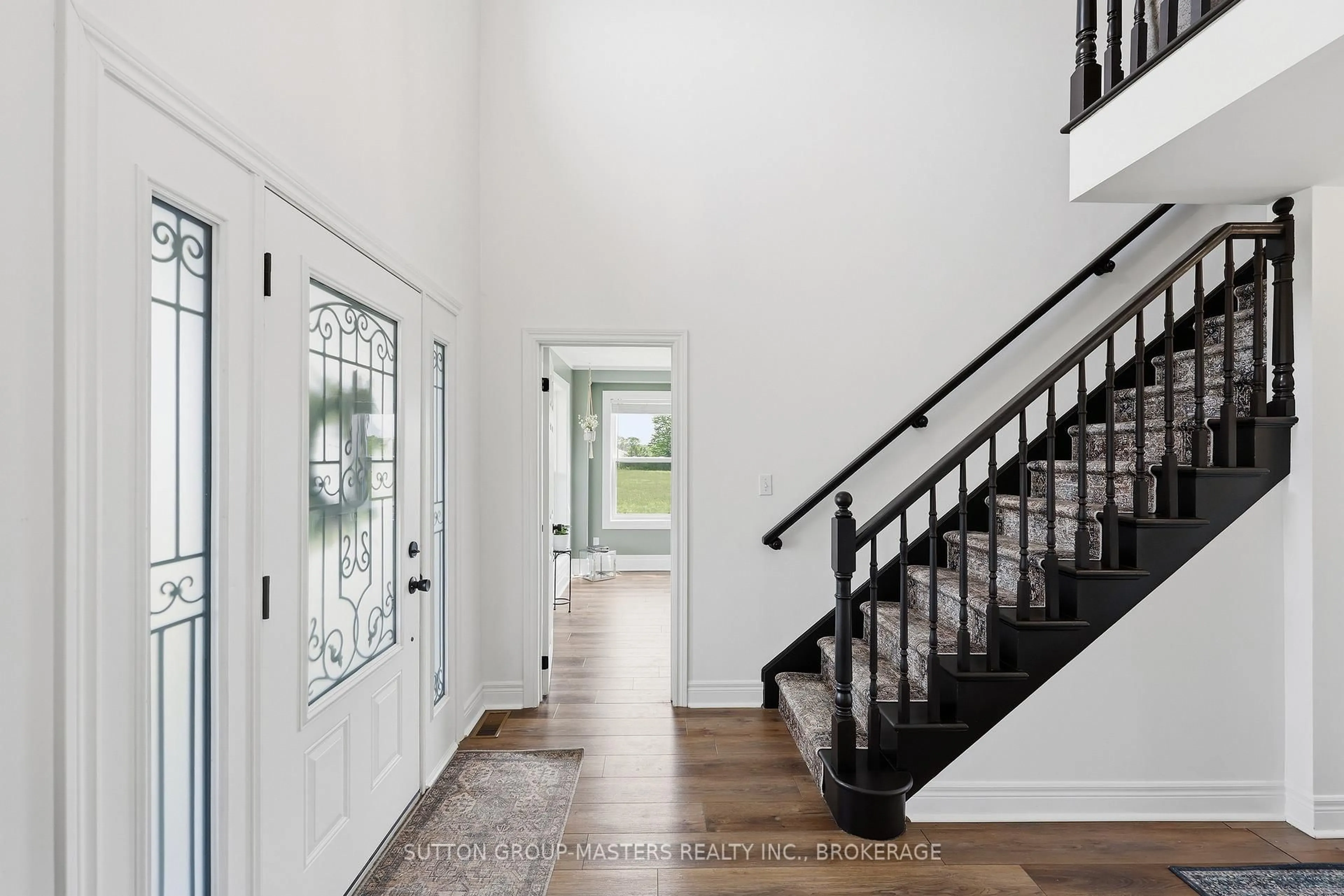 Indoor entryway for 5052 Bradford Rd, Harrowsmith Ontario K0H 1V0