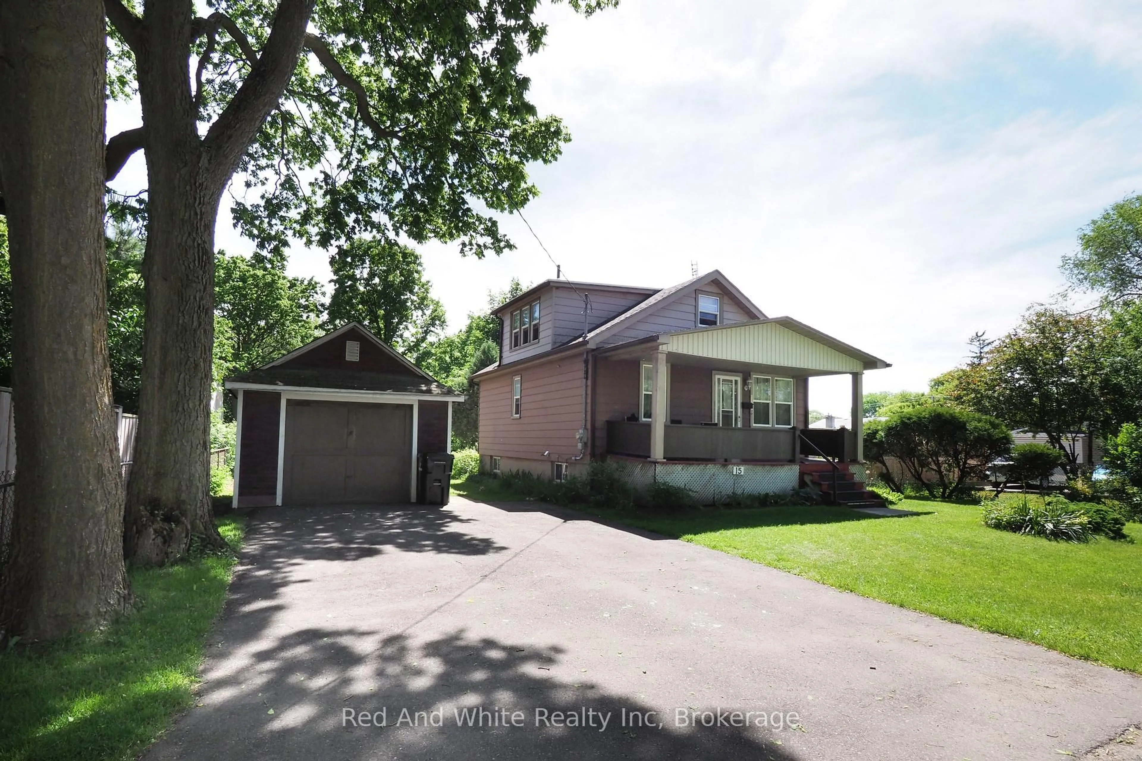 A pic from outside/outdoor area/front of a property/back of a property/a pic from drone, street for 15 Horning Dr, Kitchener Ontario N2K 1H5