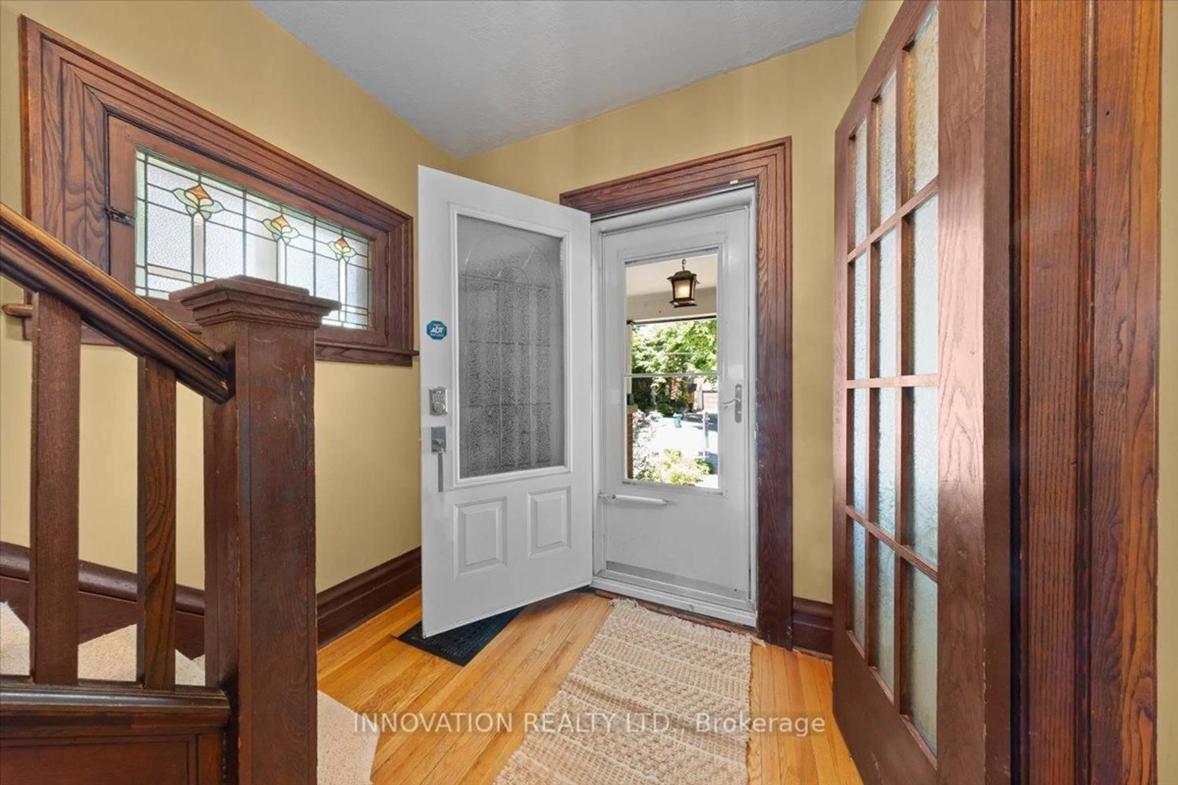 Indoor entryway for 78 Glen Ave, Ottawa Ontario K1S 2Z9